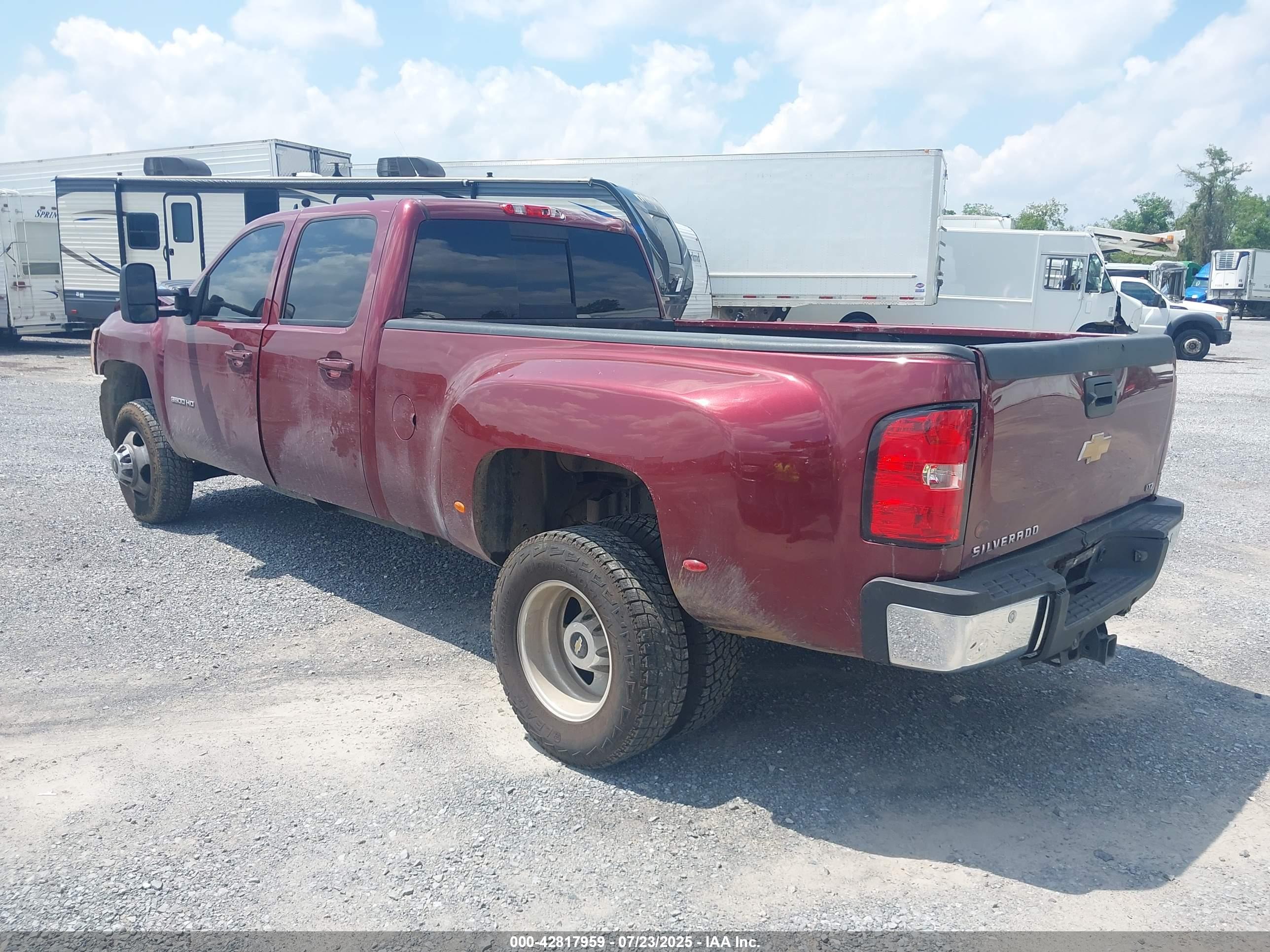 CHEVROLET SILVERADO image 3