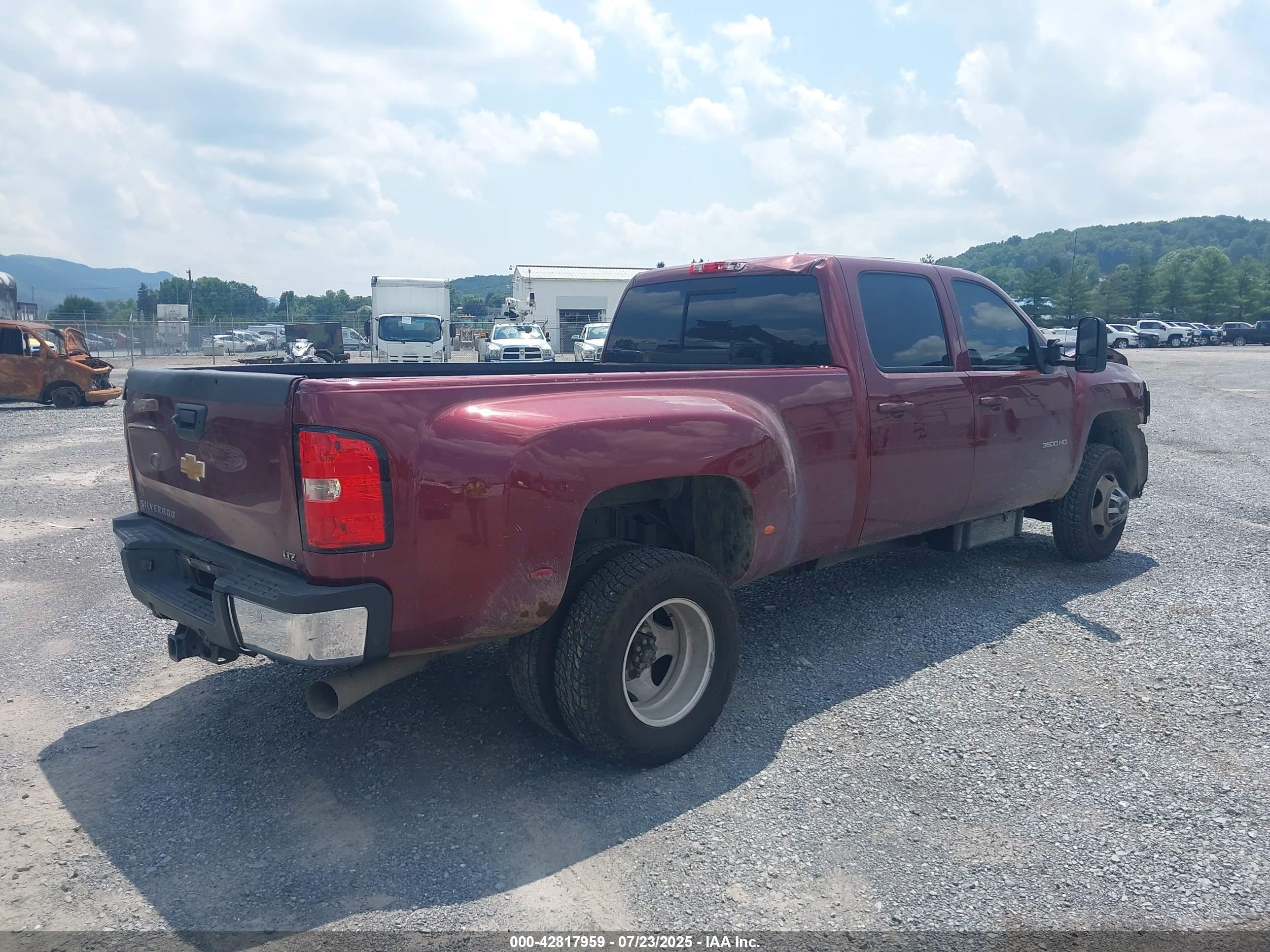 CHEVROLET SILVERADO image 4