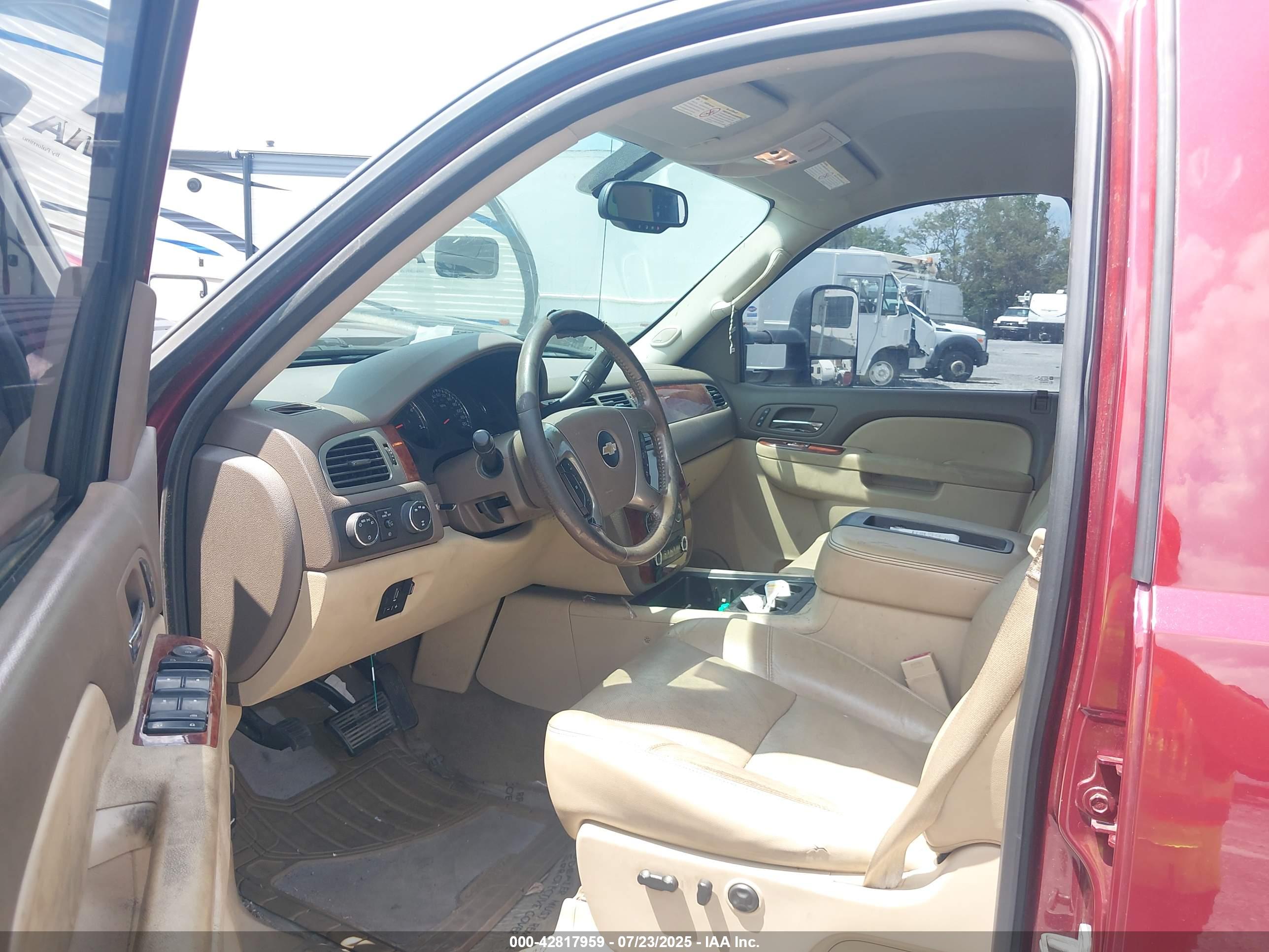 CHEVROLET SILVERADO image 8