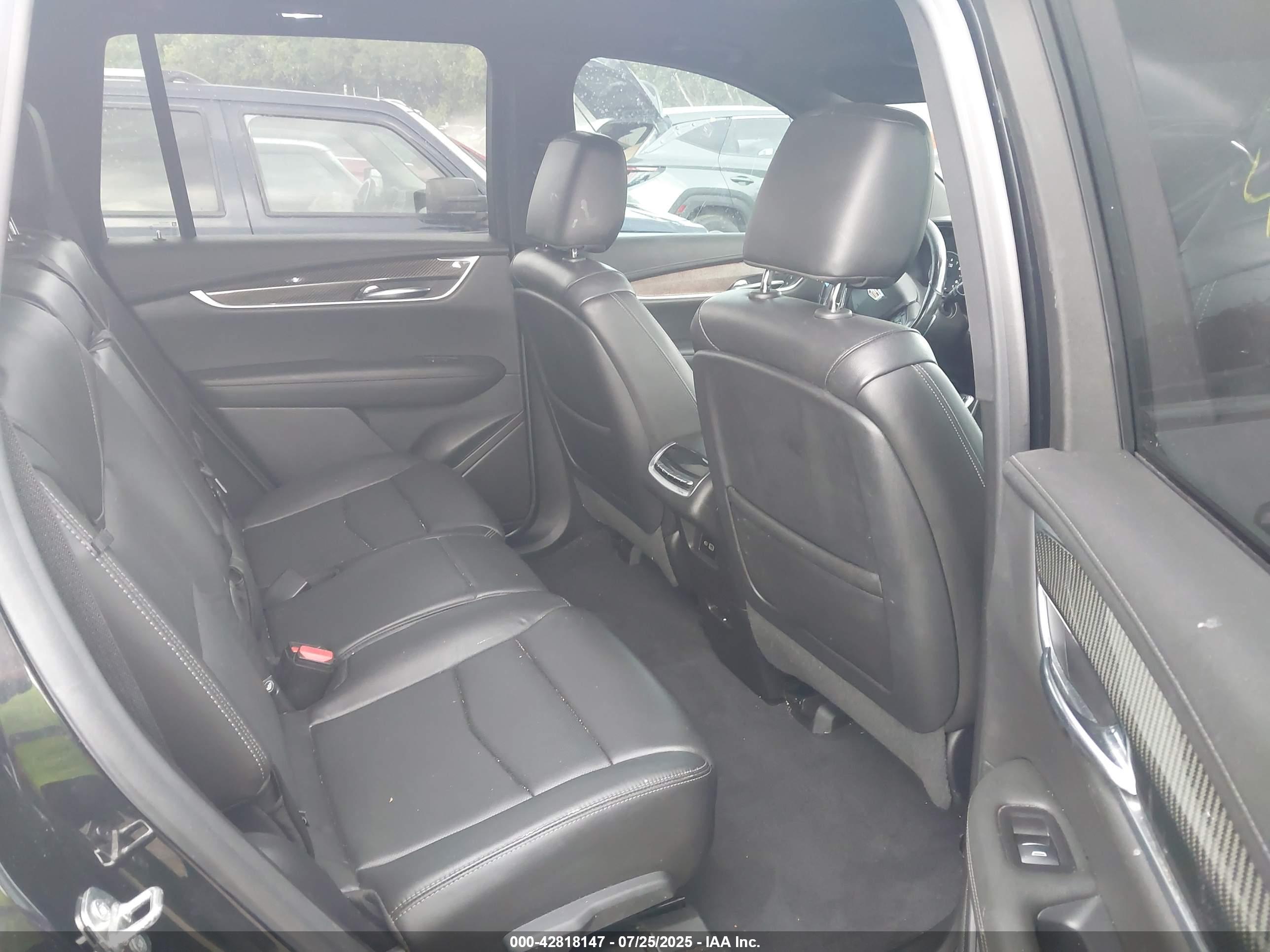 CADILLAC XT6 image 8