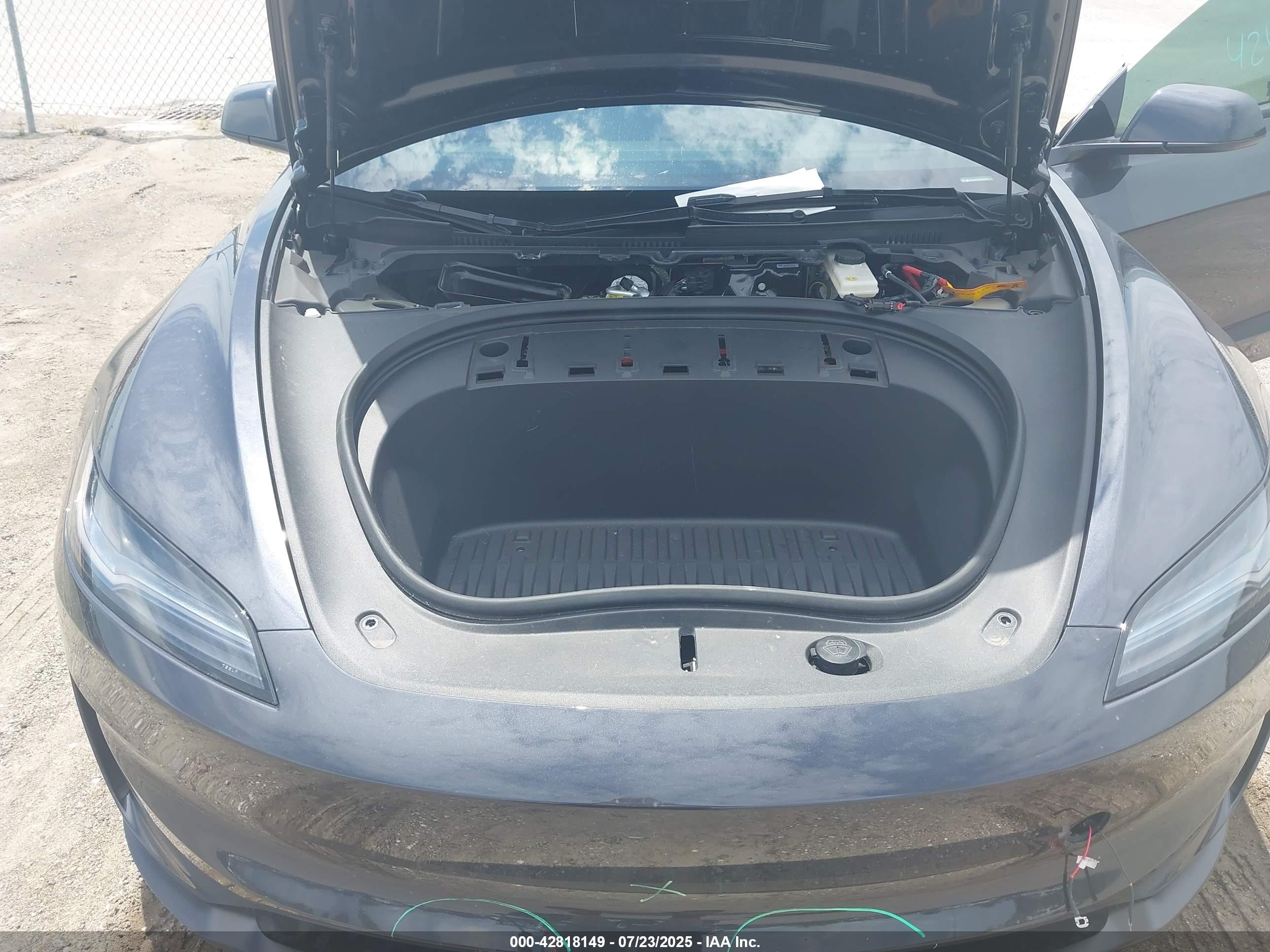 TESLA MODEL image 10