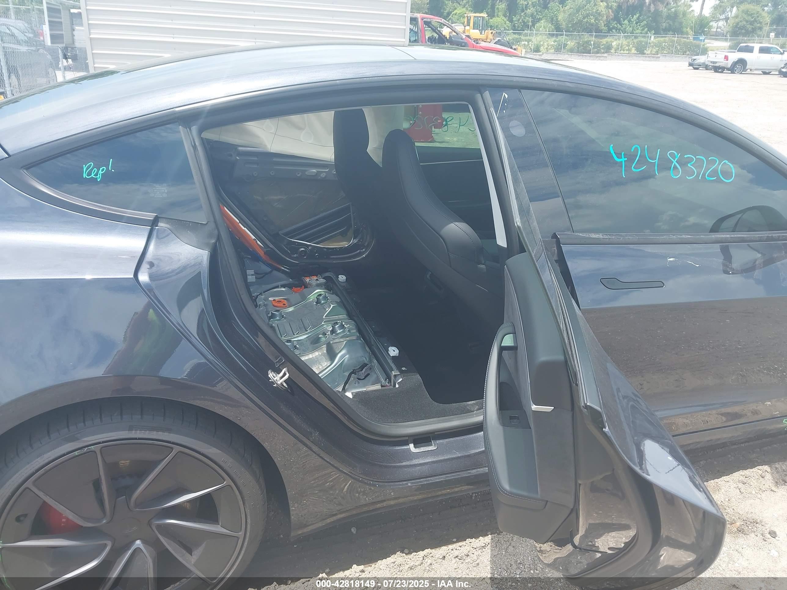TESLA MODEL image 8