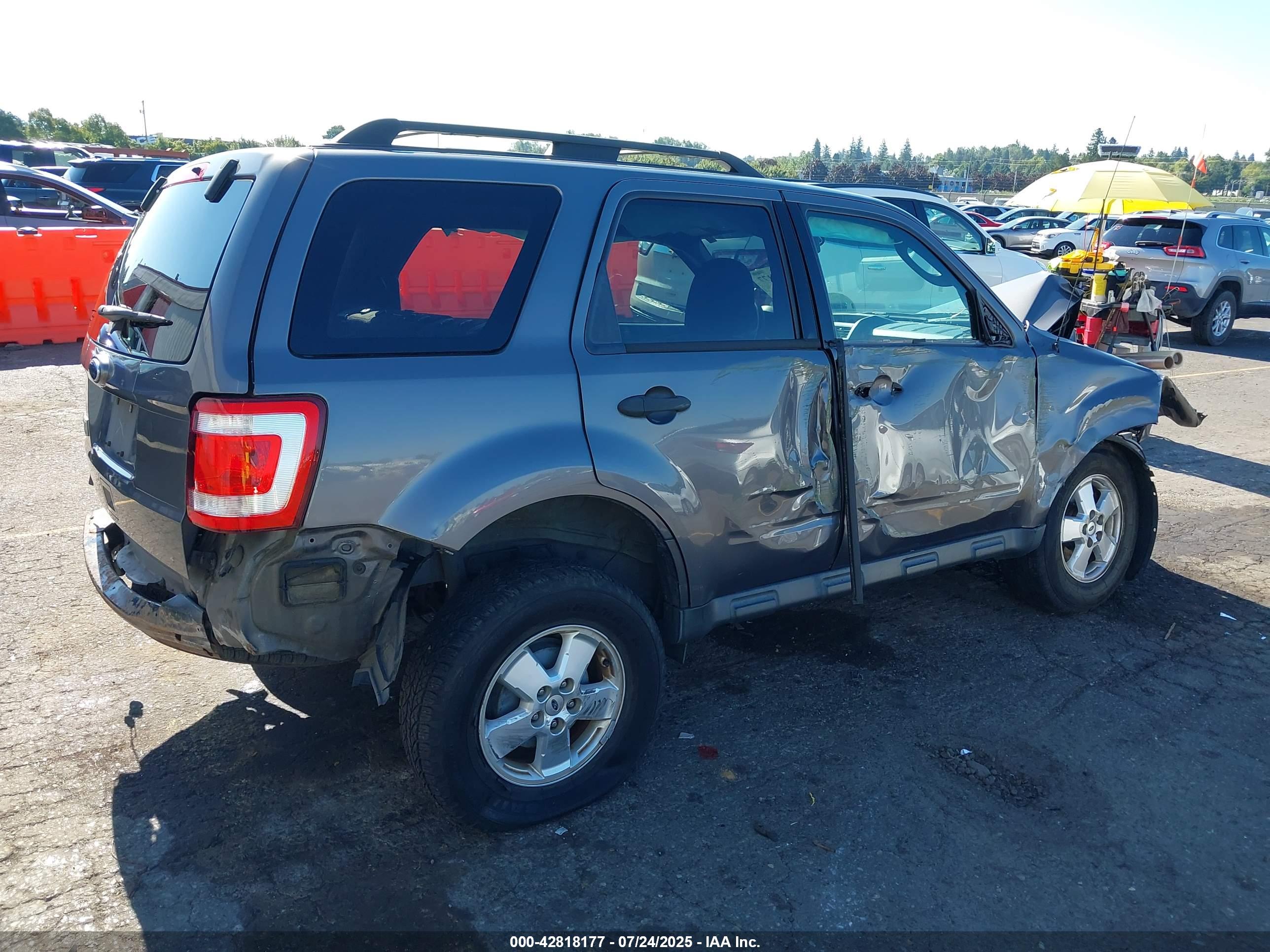 FORD ESCAPE image 4