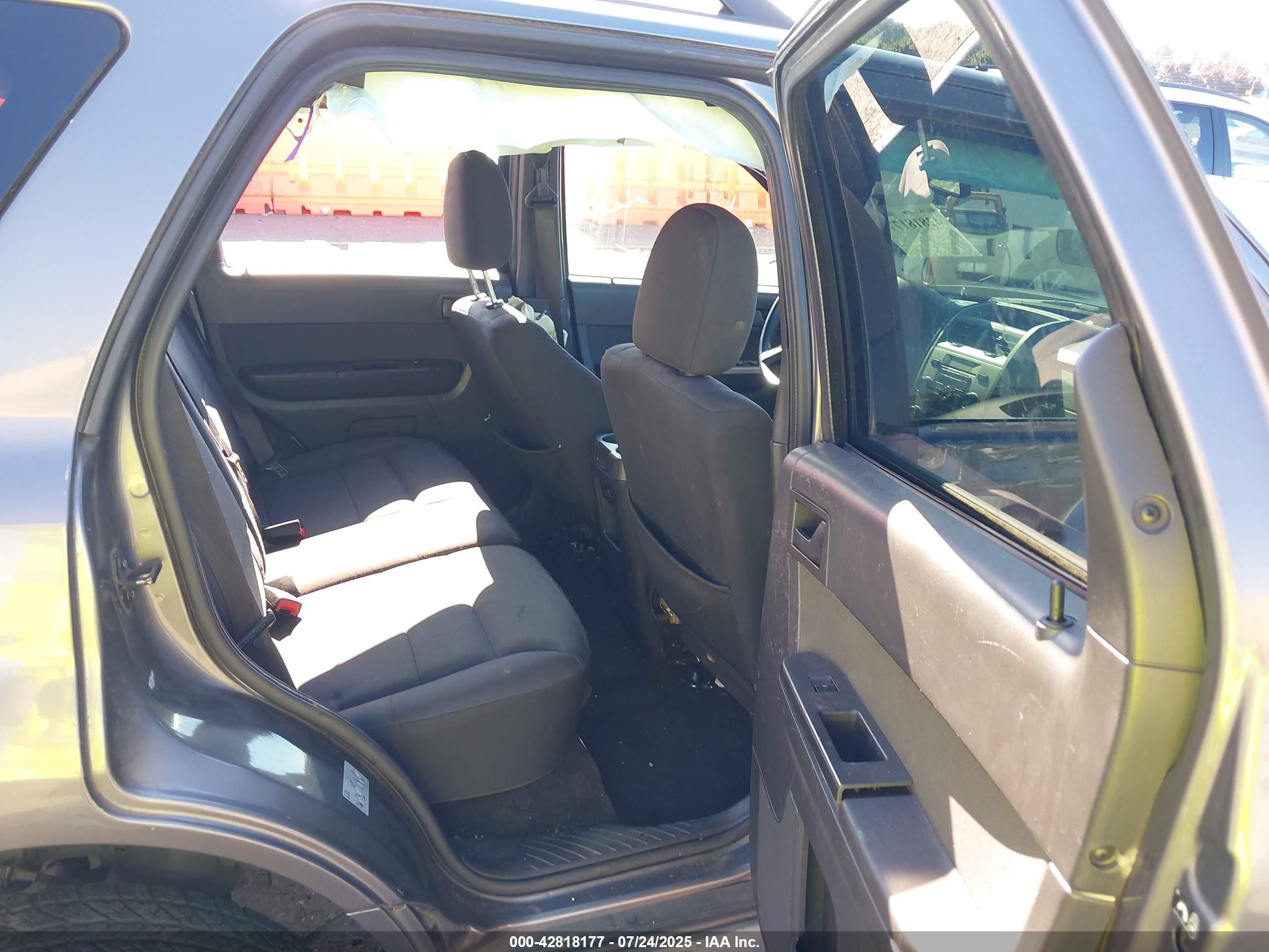 FORD ESCAPE image 8