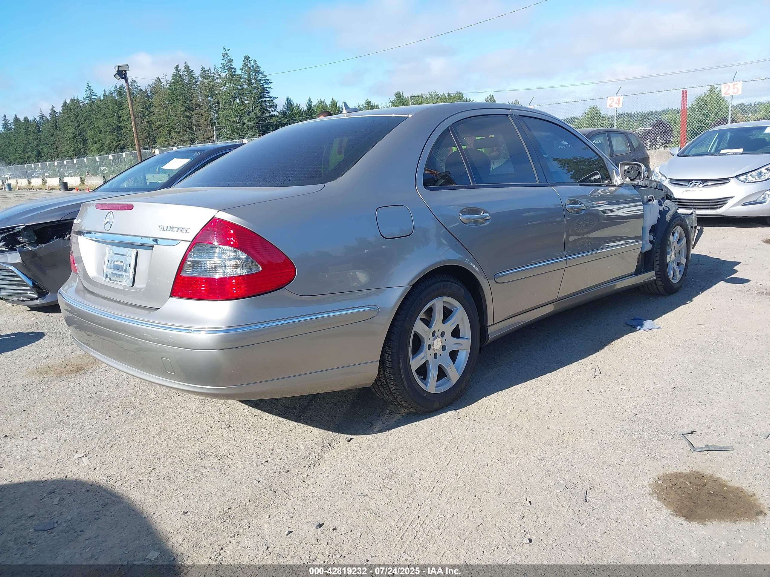MERCEDES-BENZ E image 4
