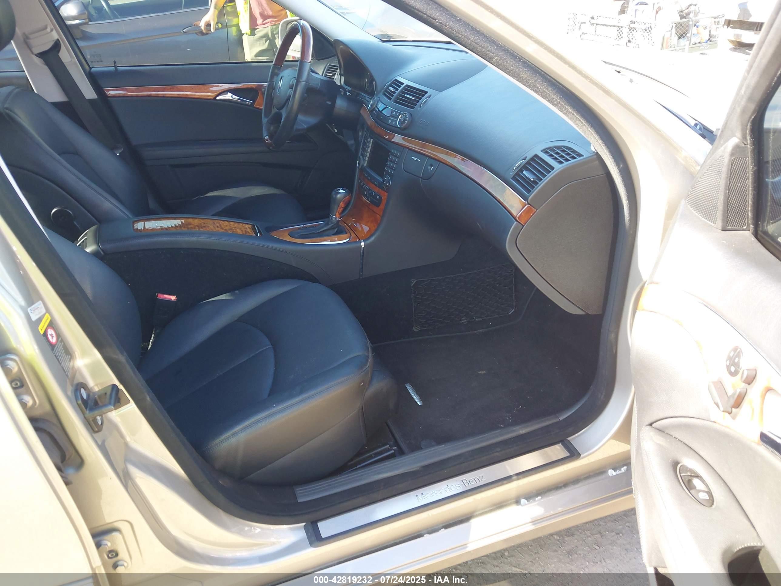 MERCEDES-BENZ E image 5