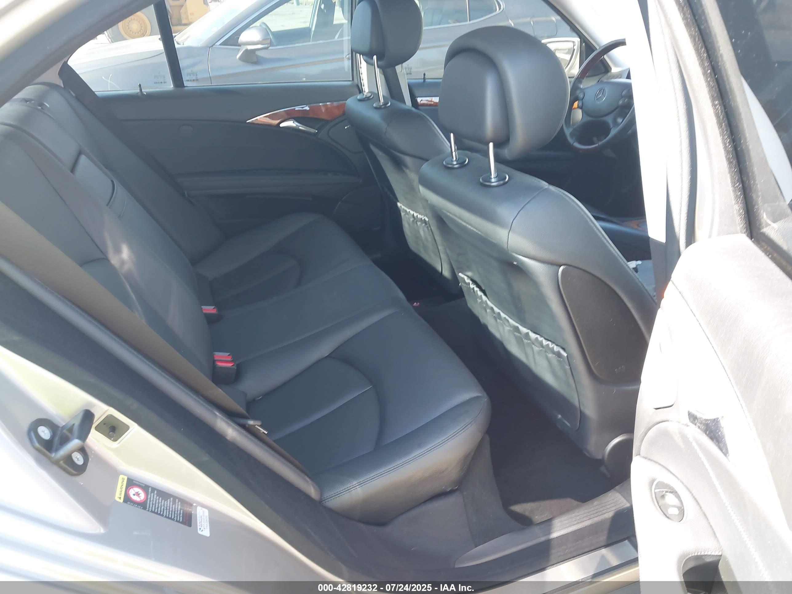 MERCEDES-BENZ E image 8