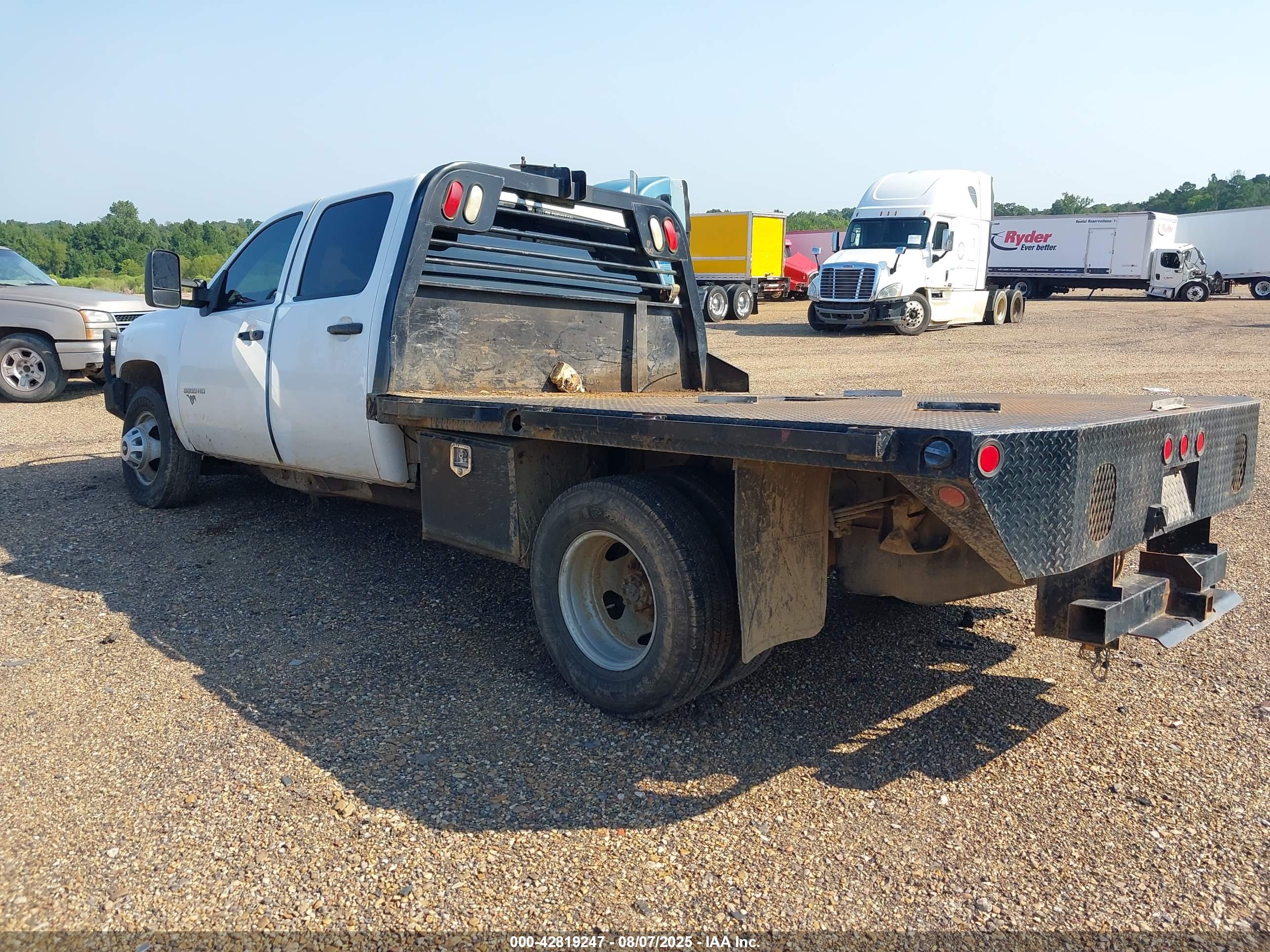 CHEVROLET SILVERADO image 3