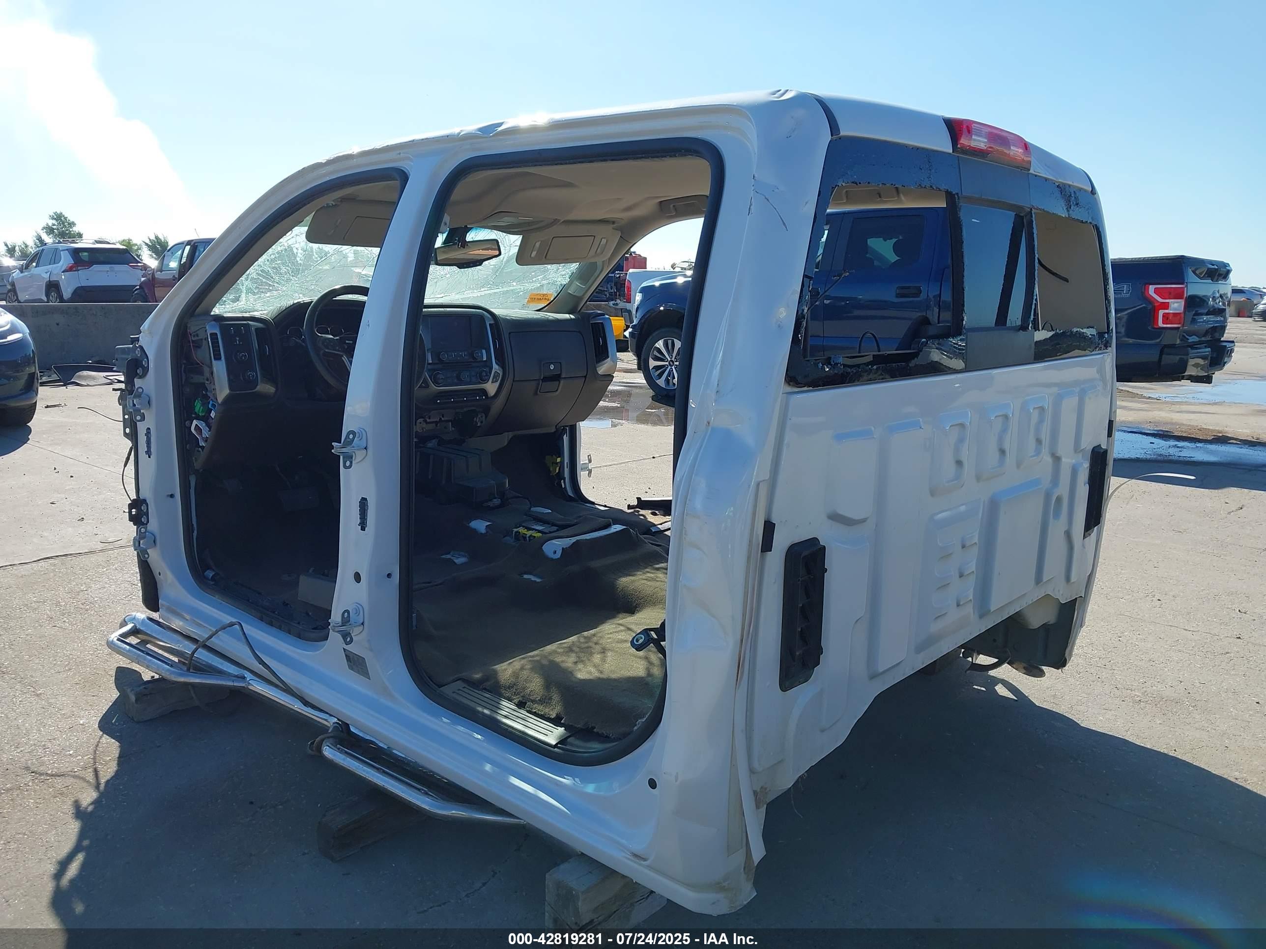 CHEVROLET SILVERADO image 3