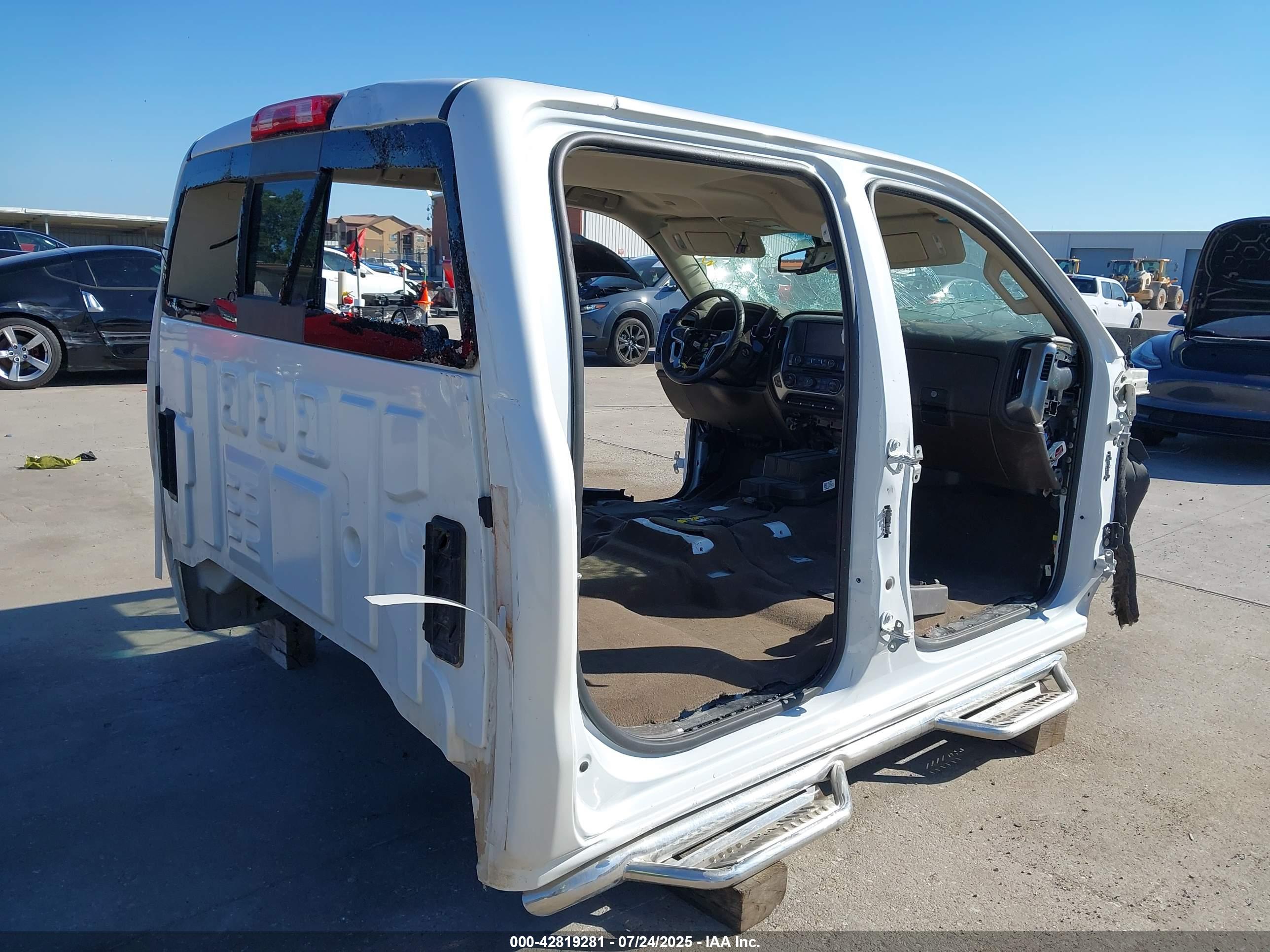 CHEVROLET SILVERADO image 4