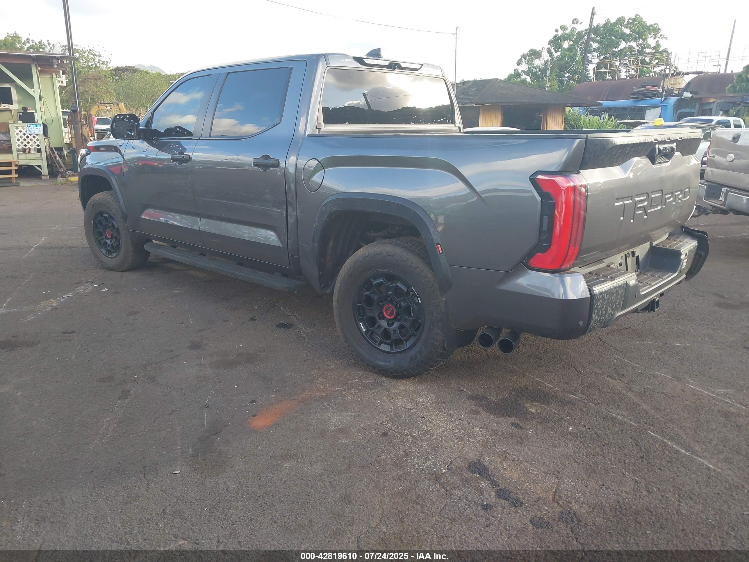 TOYOTA TUNDRA image 3