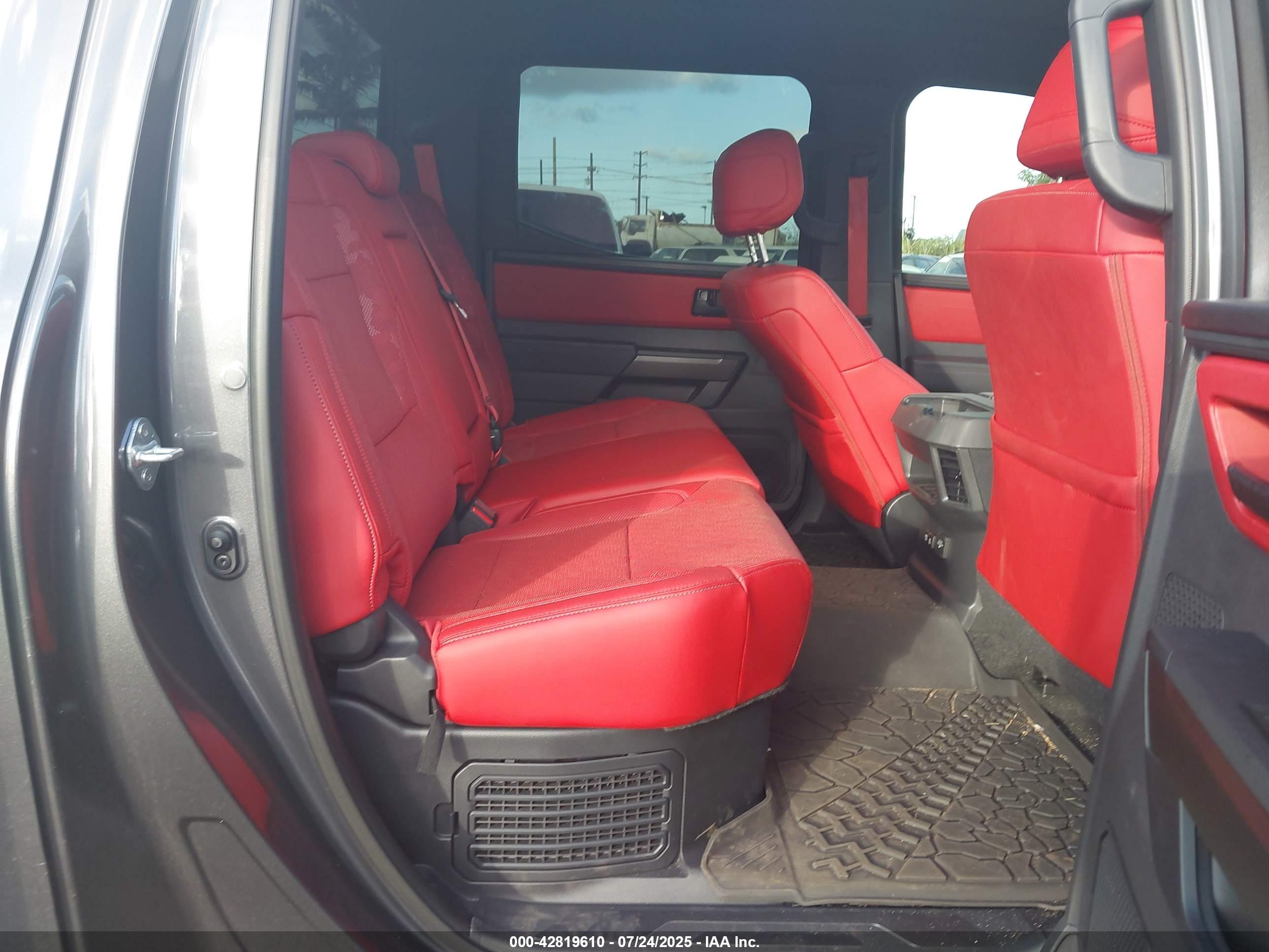 TOYOTA TUNDRA image 8