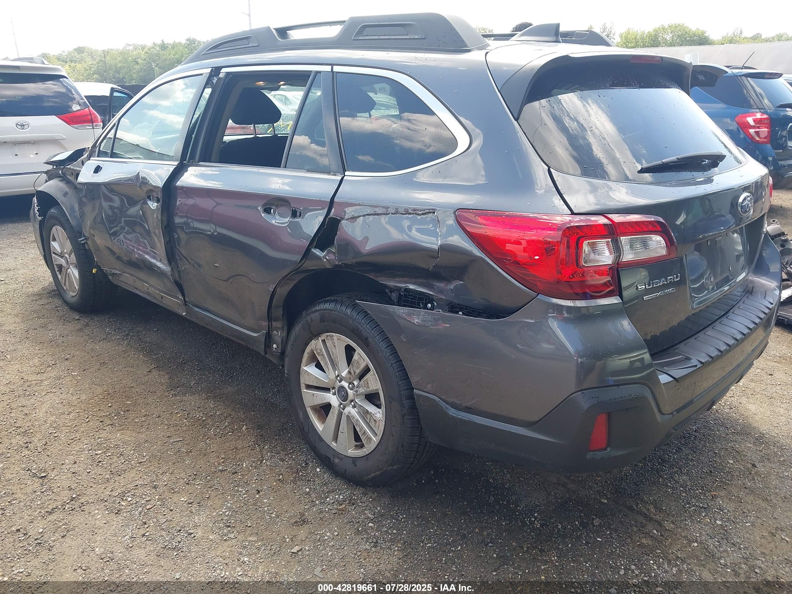 SUBARU OUTBACK image 3