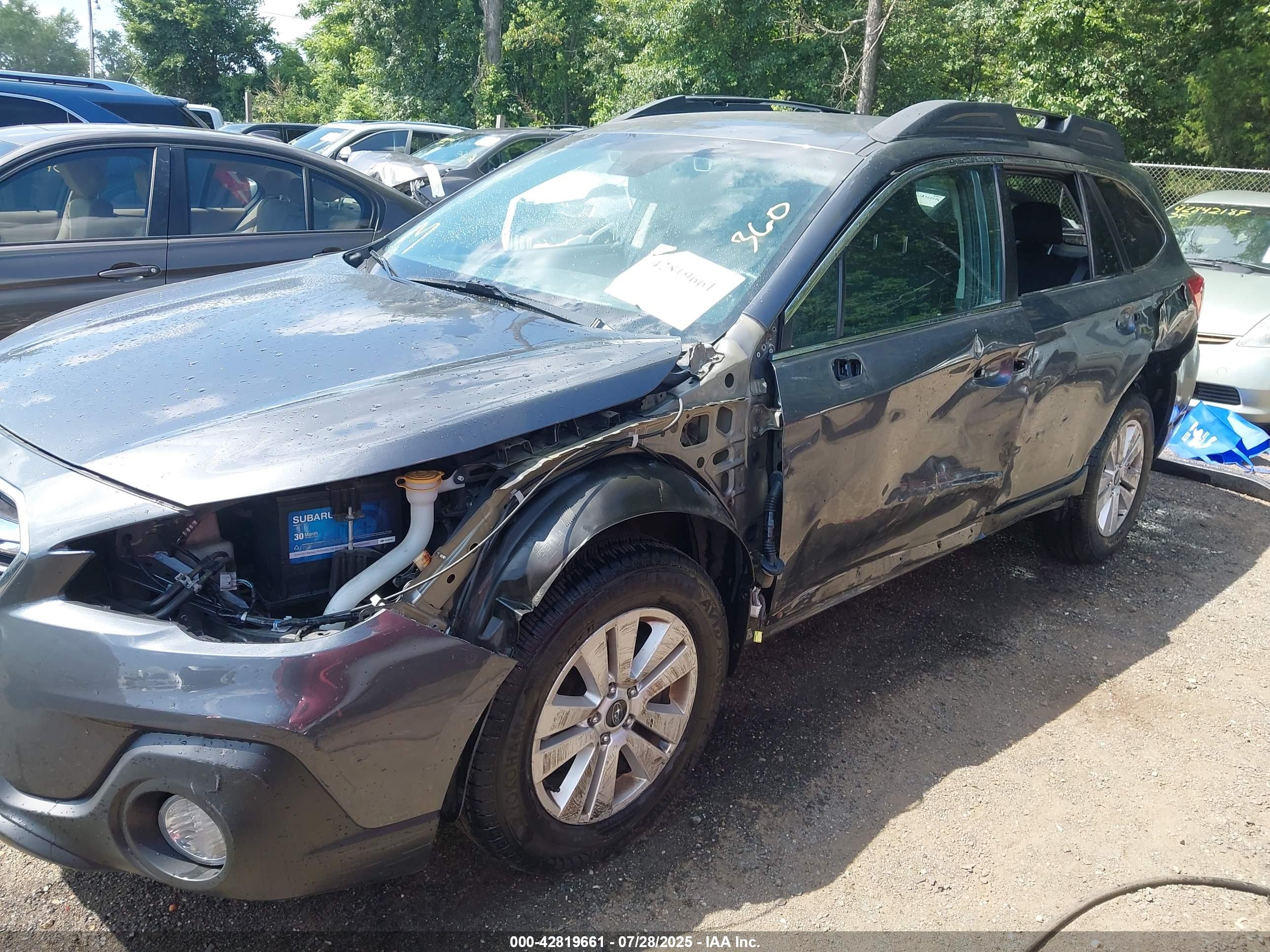 SUBARU OUTBACK image 6