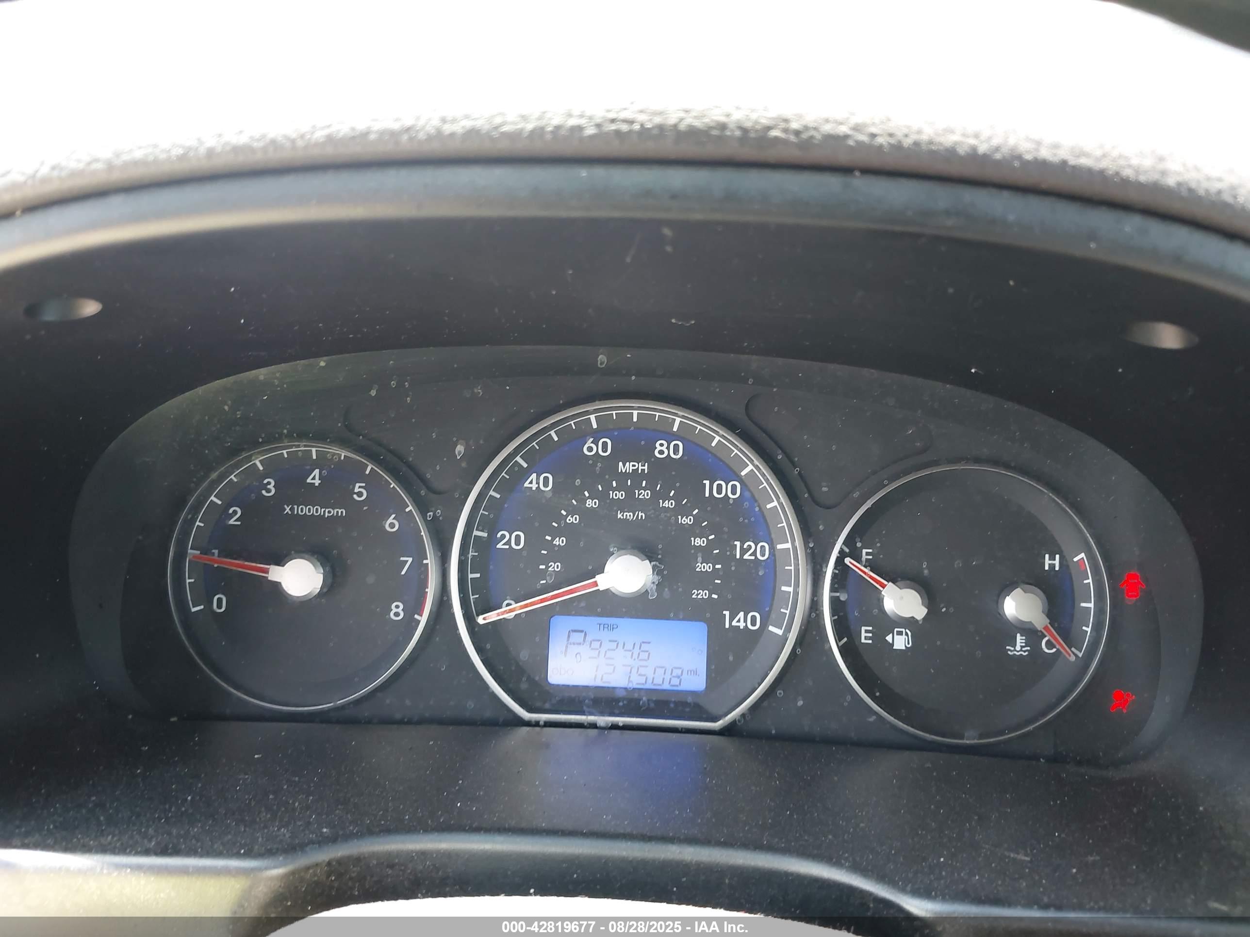 HYUNDAI SANTA image 7