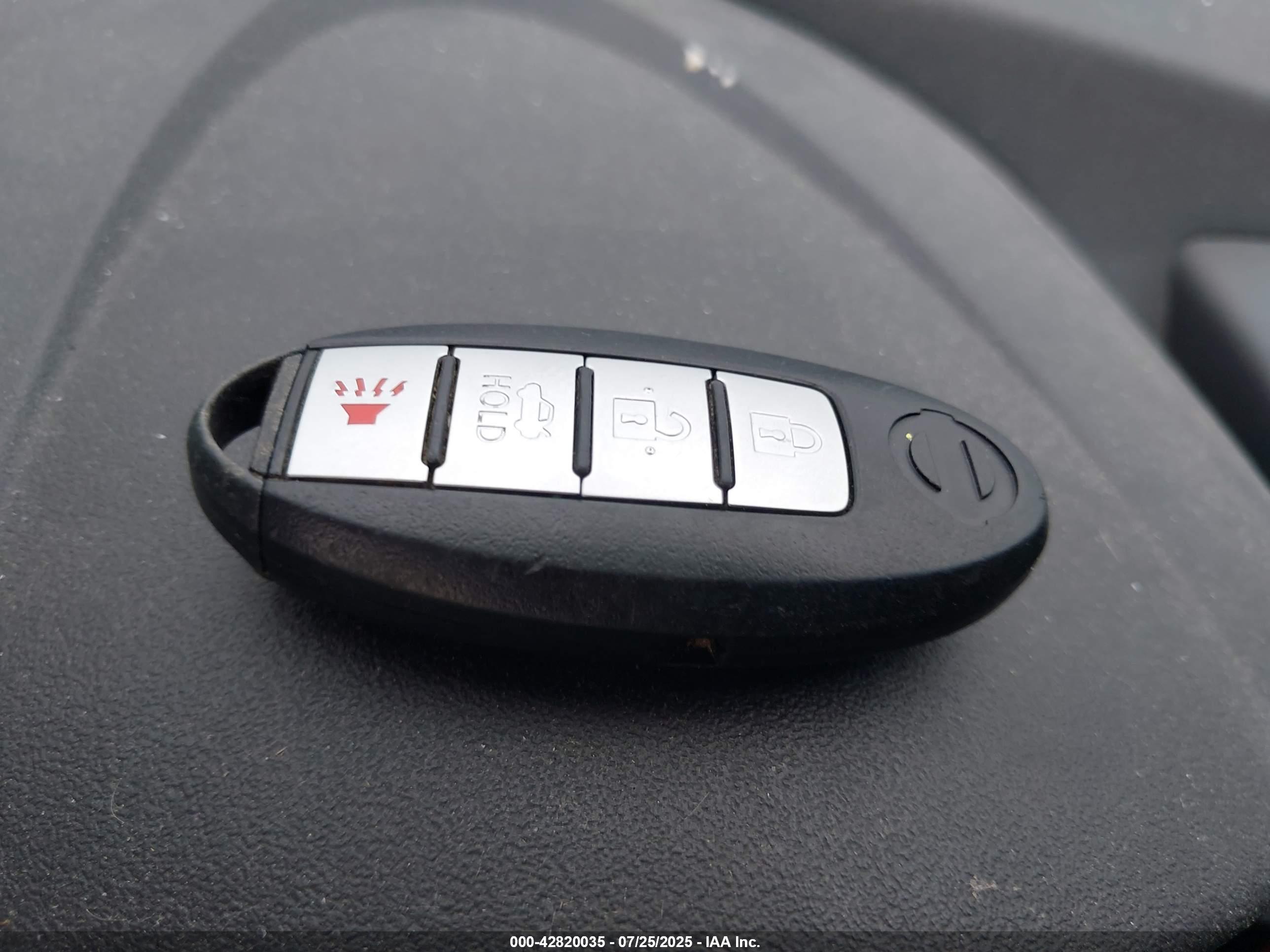 NISSAN MAXIMA image 11