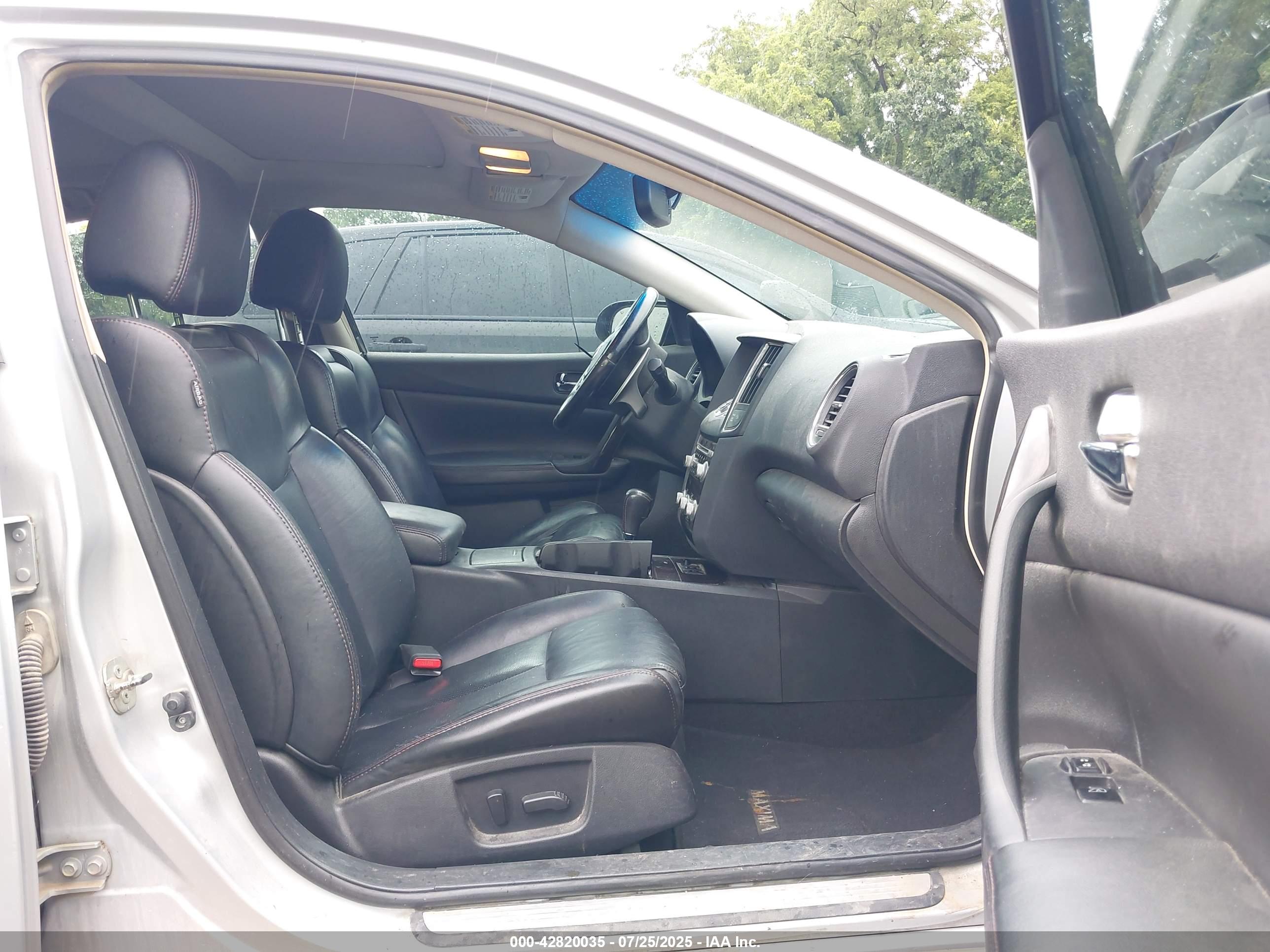 NISSAN MAXIMA image 5