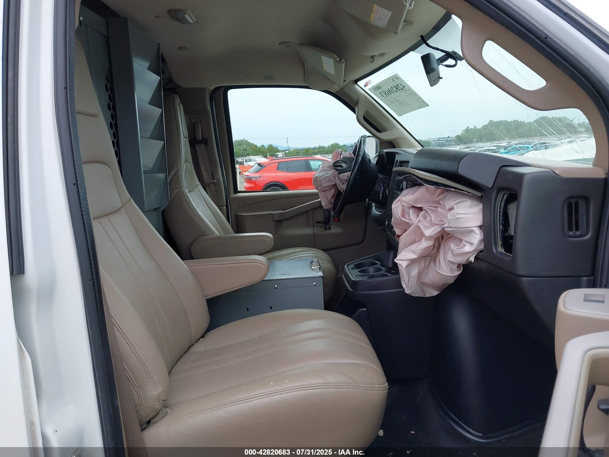 CHEVROLET EXPRESS image 5