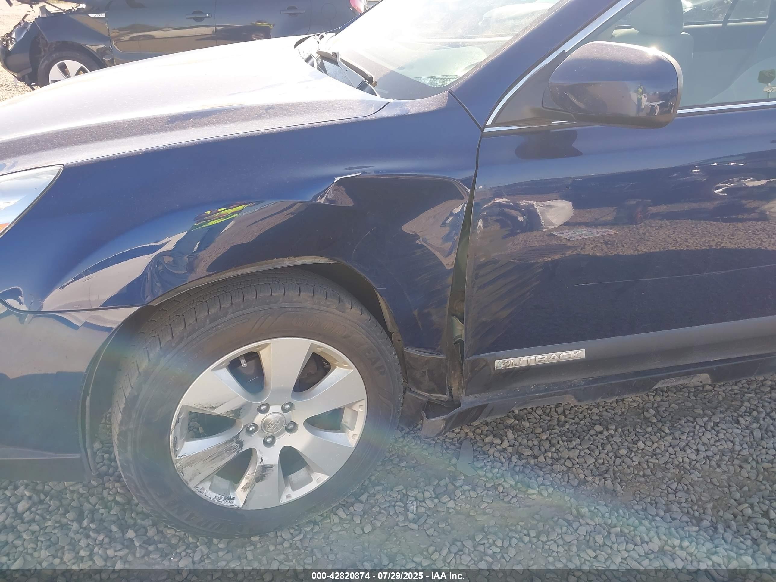 SUBARU OUTBACK image 6