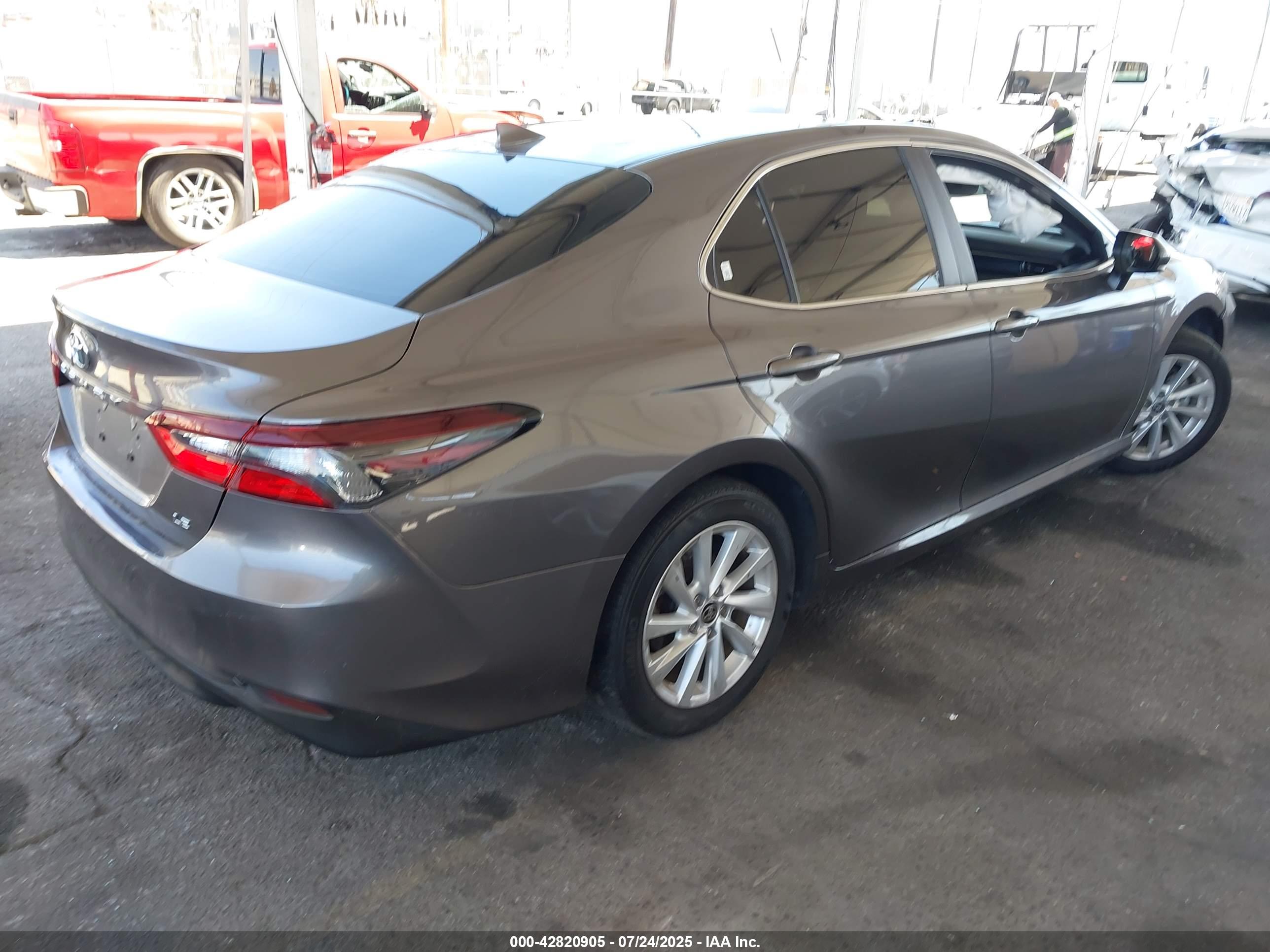 TOYOTA CAMRY image 4