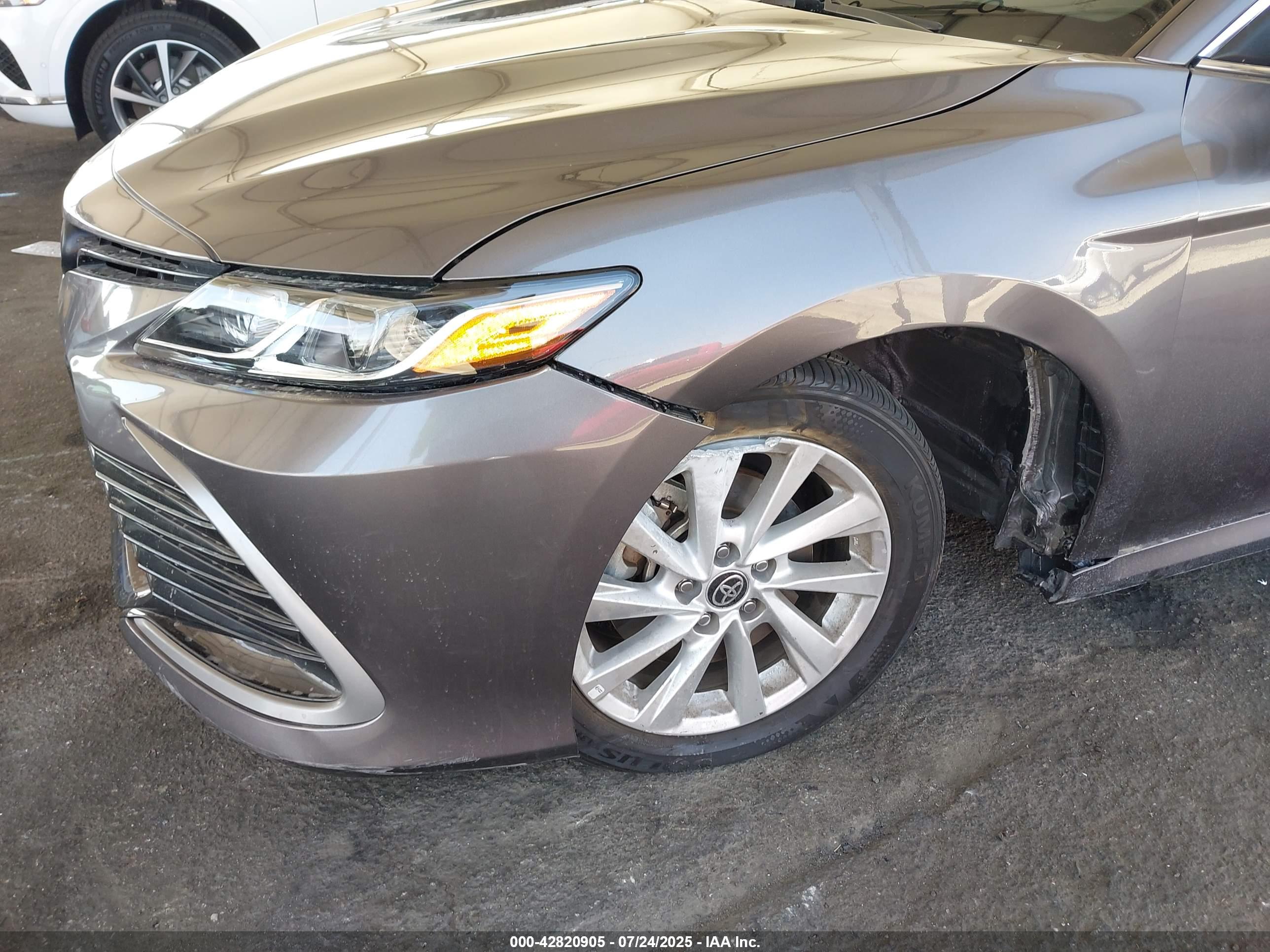 TOYOTA CAMRY image 6