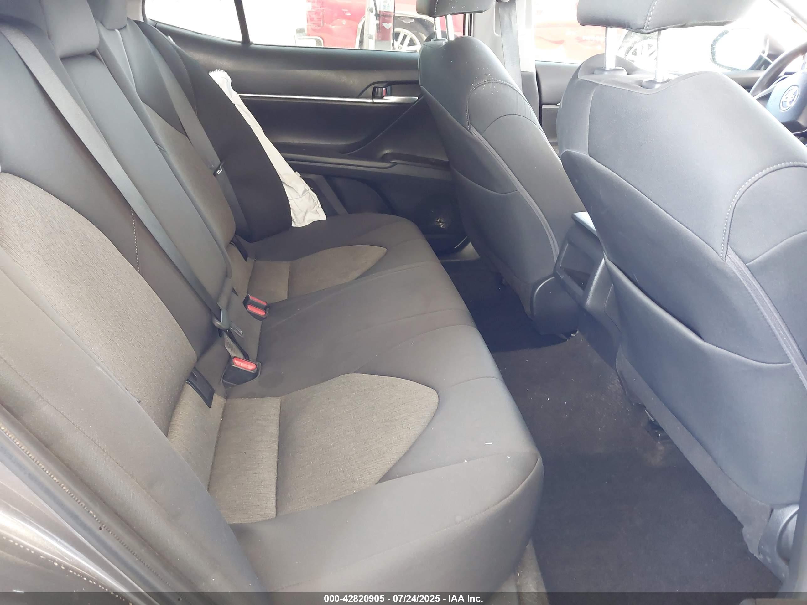 TOYOTA CAMRY image 8