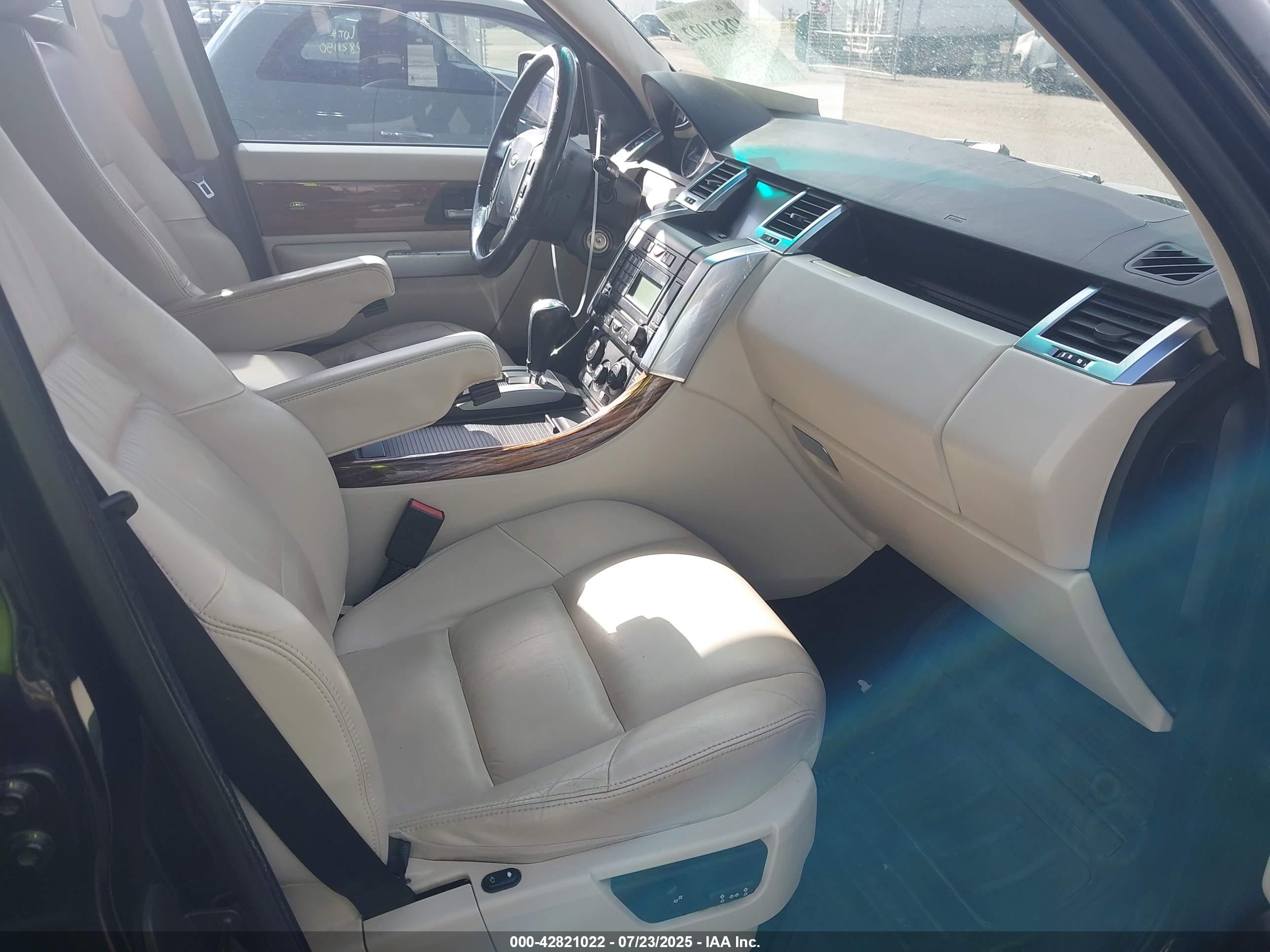 LAND ROVER image 5