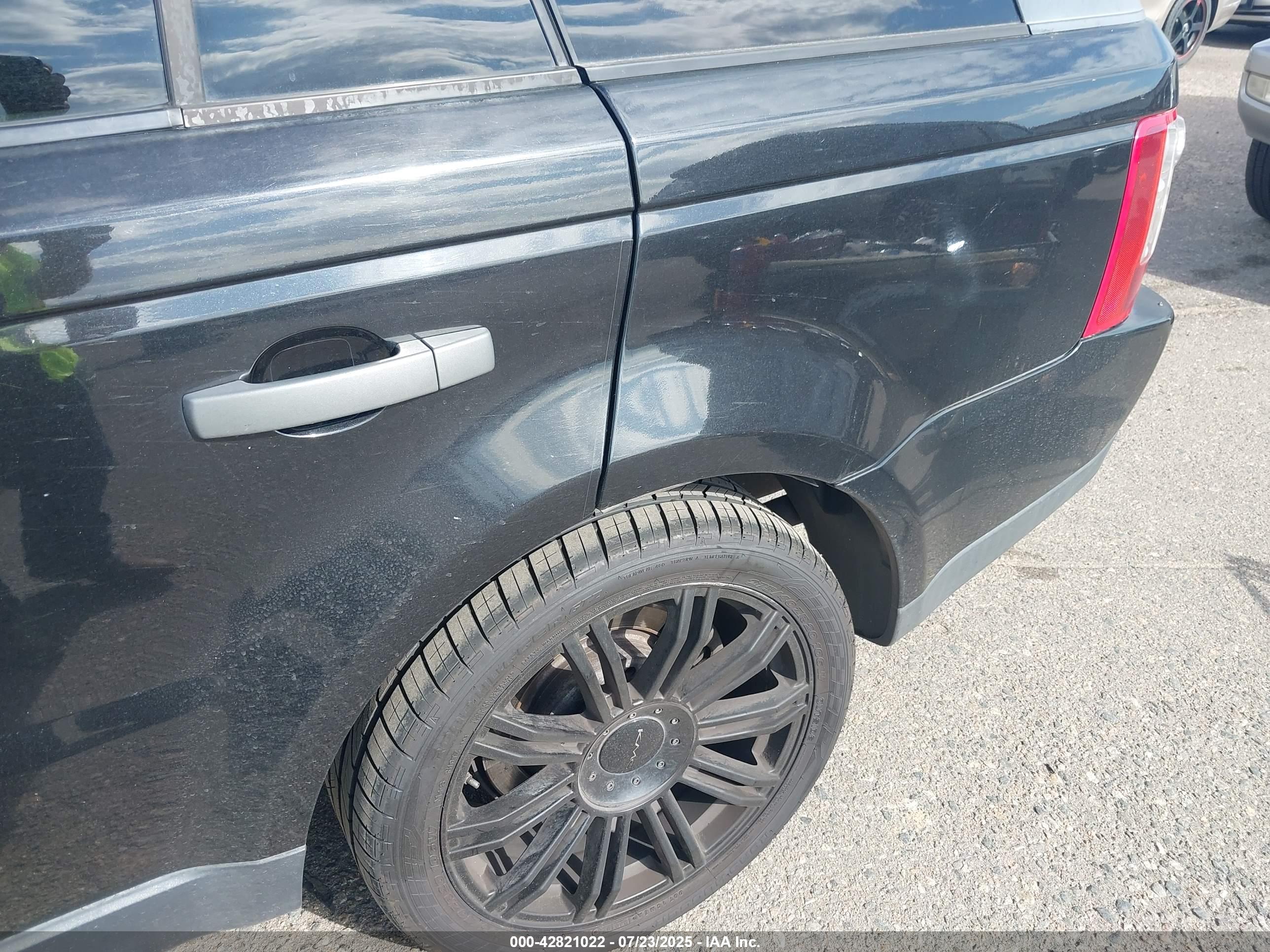 LAND ROVER image 6
