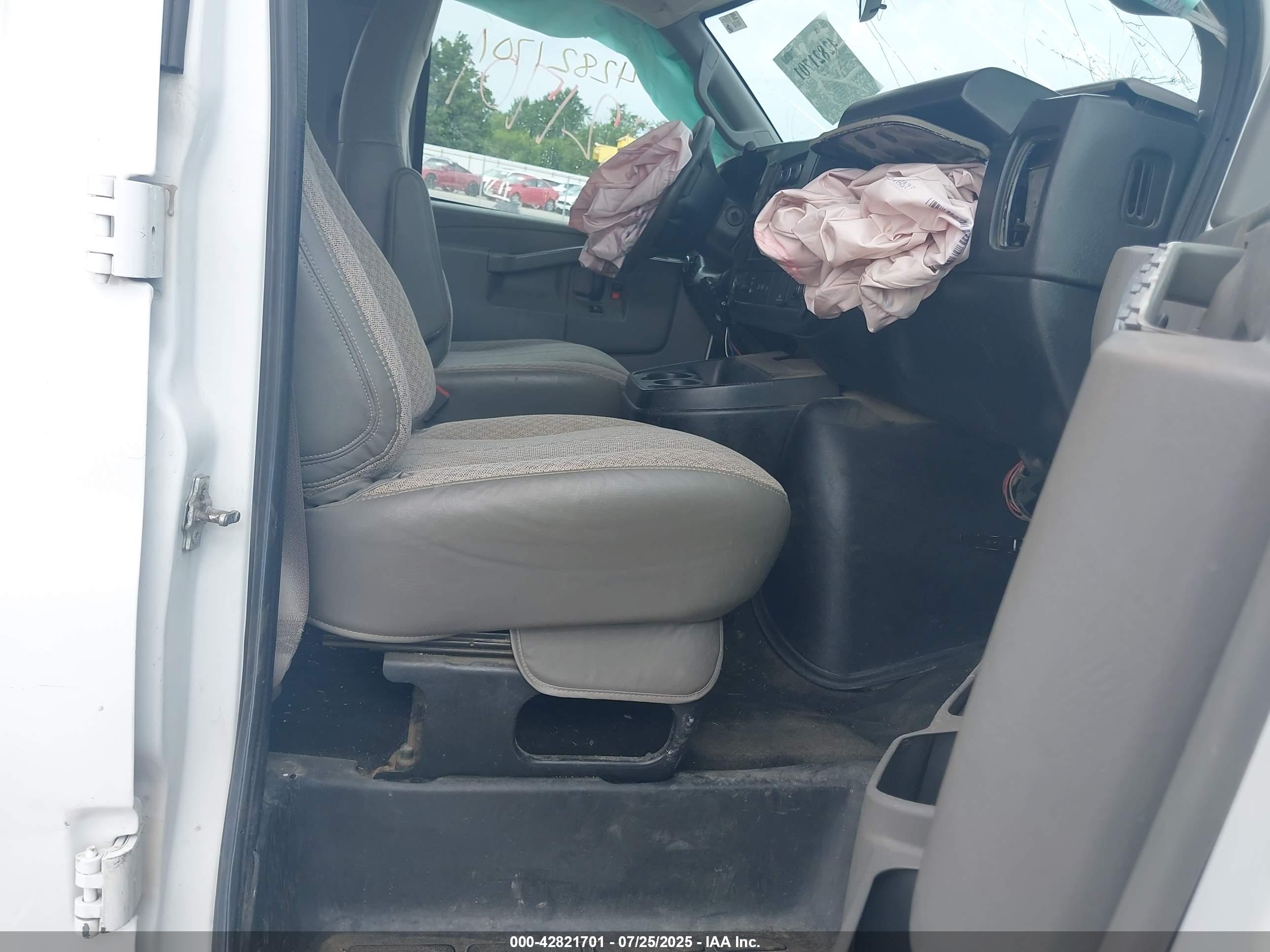 CHEVROLET EXPRESS image 5