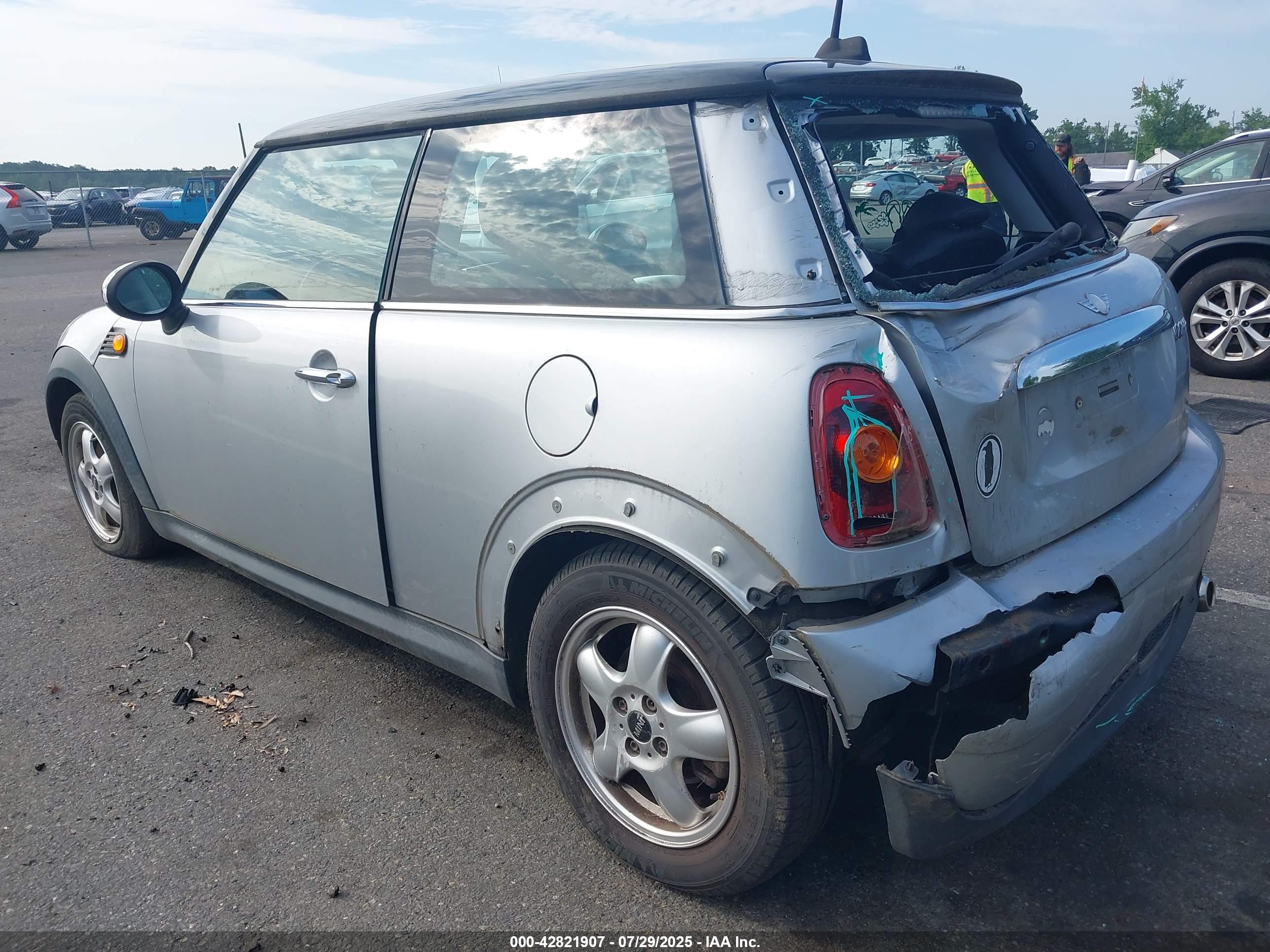 MINI COOPER image 3