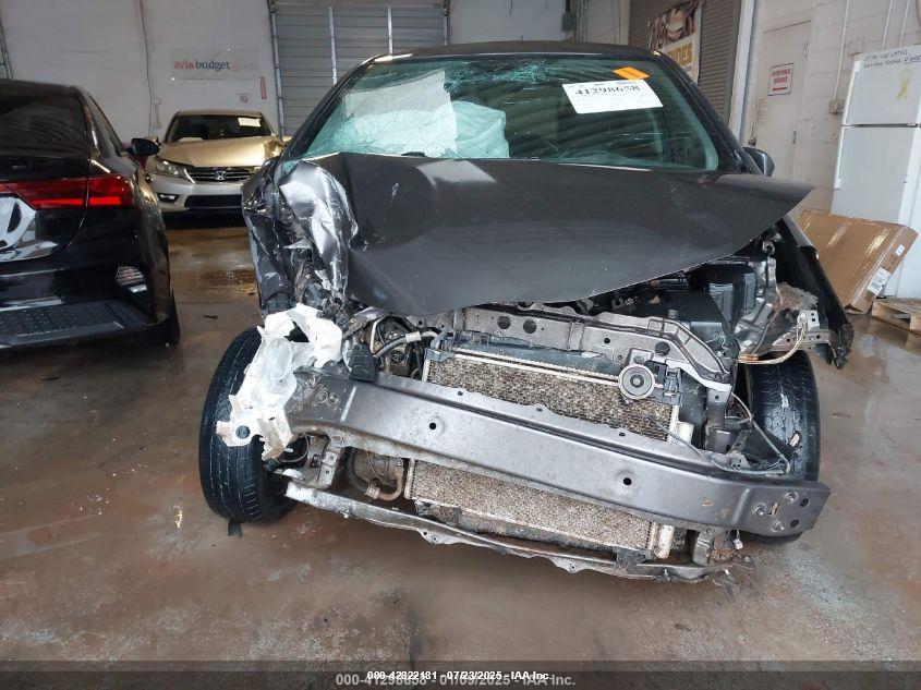 TOYOTA YARIS image 6