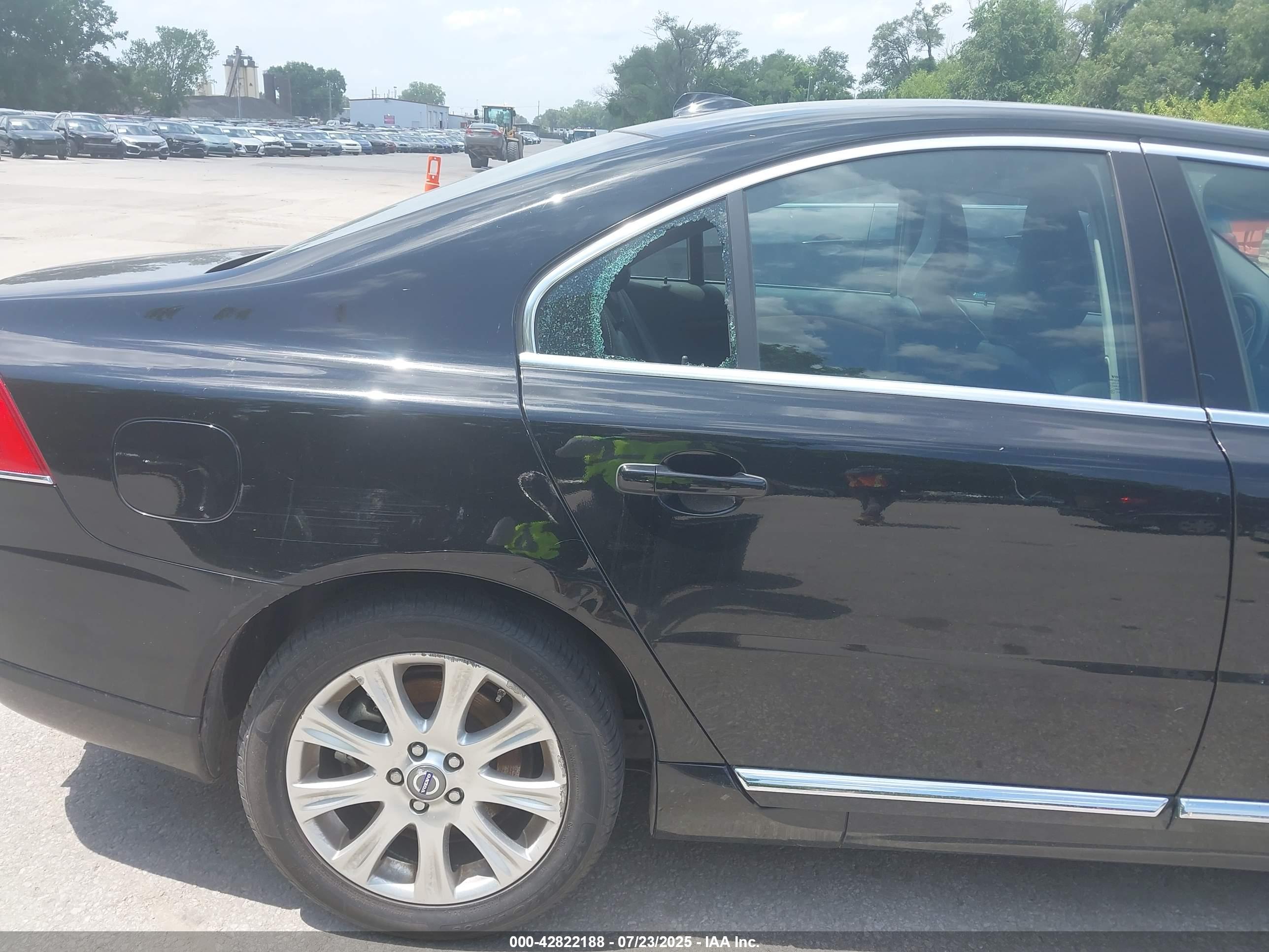 VOLVO S80 image 6