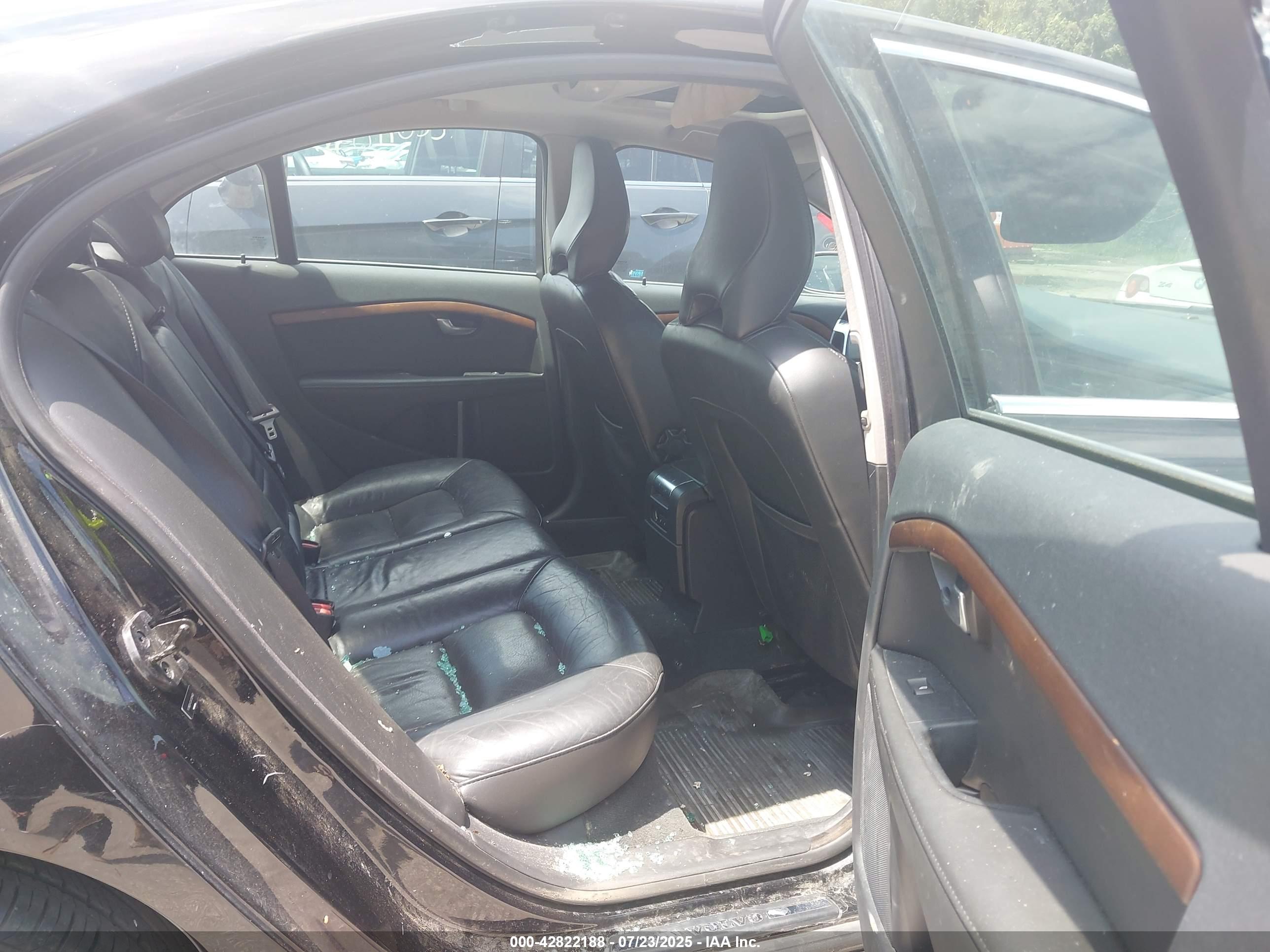 VOLVO S80 image 8