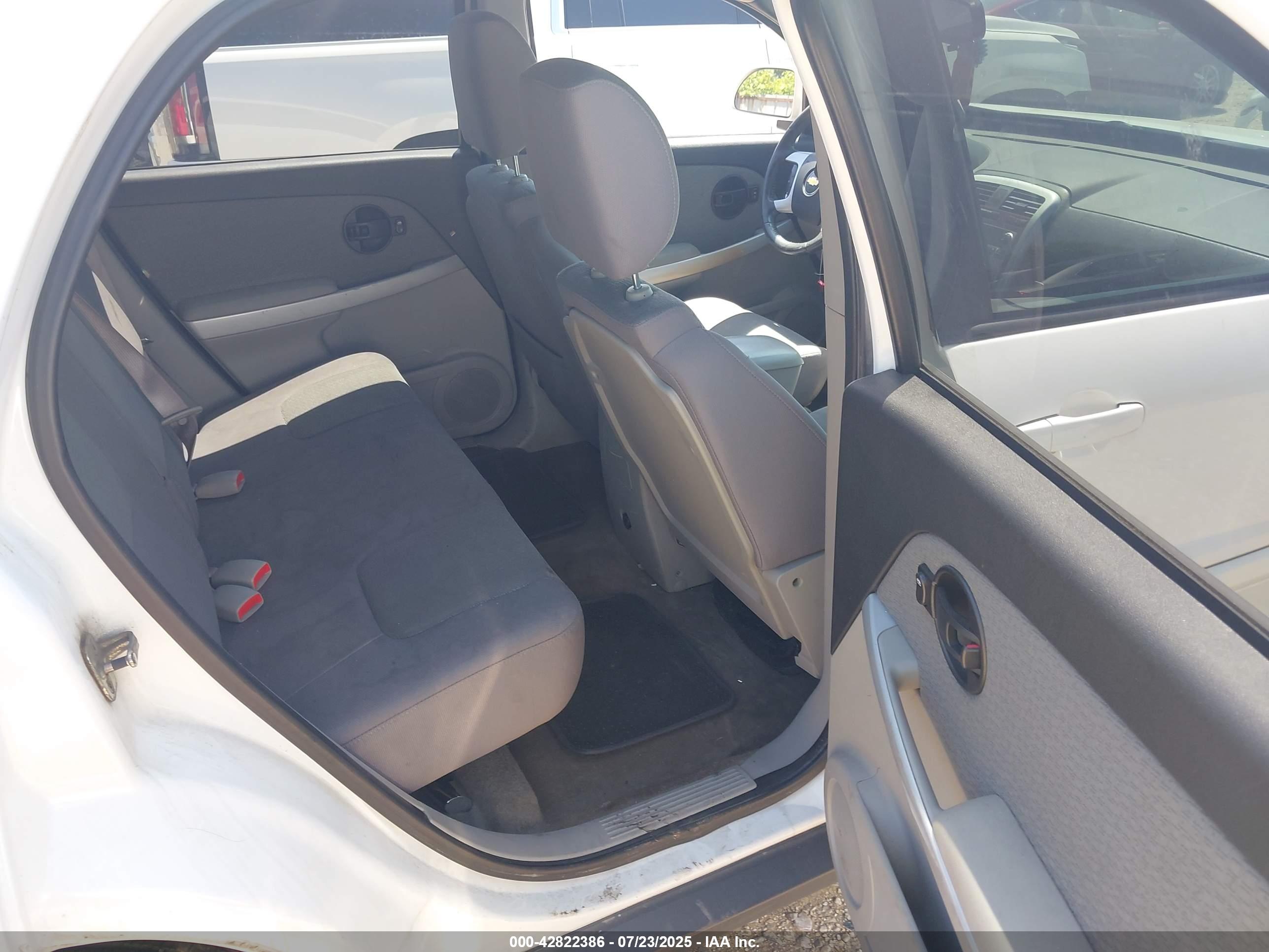 CHEVROLET EQUINOX image 8