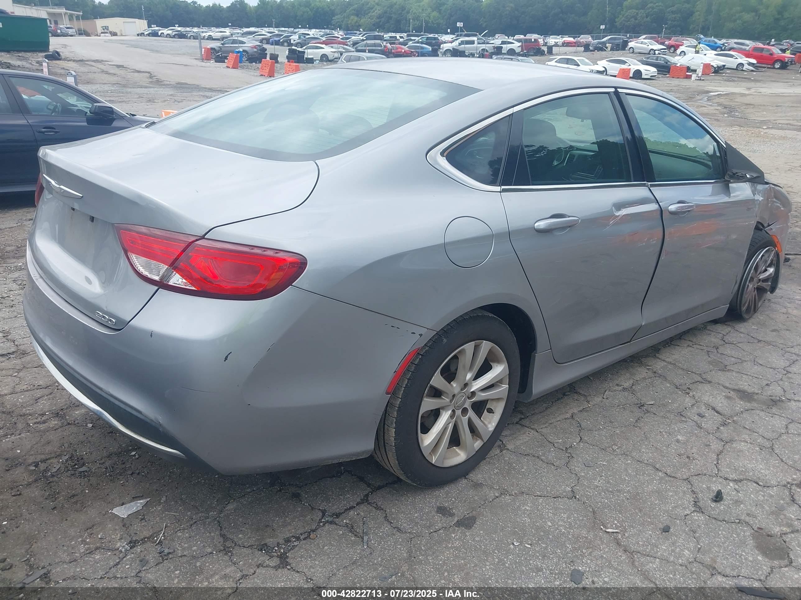 CHRYSLER 200 image 4