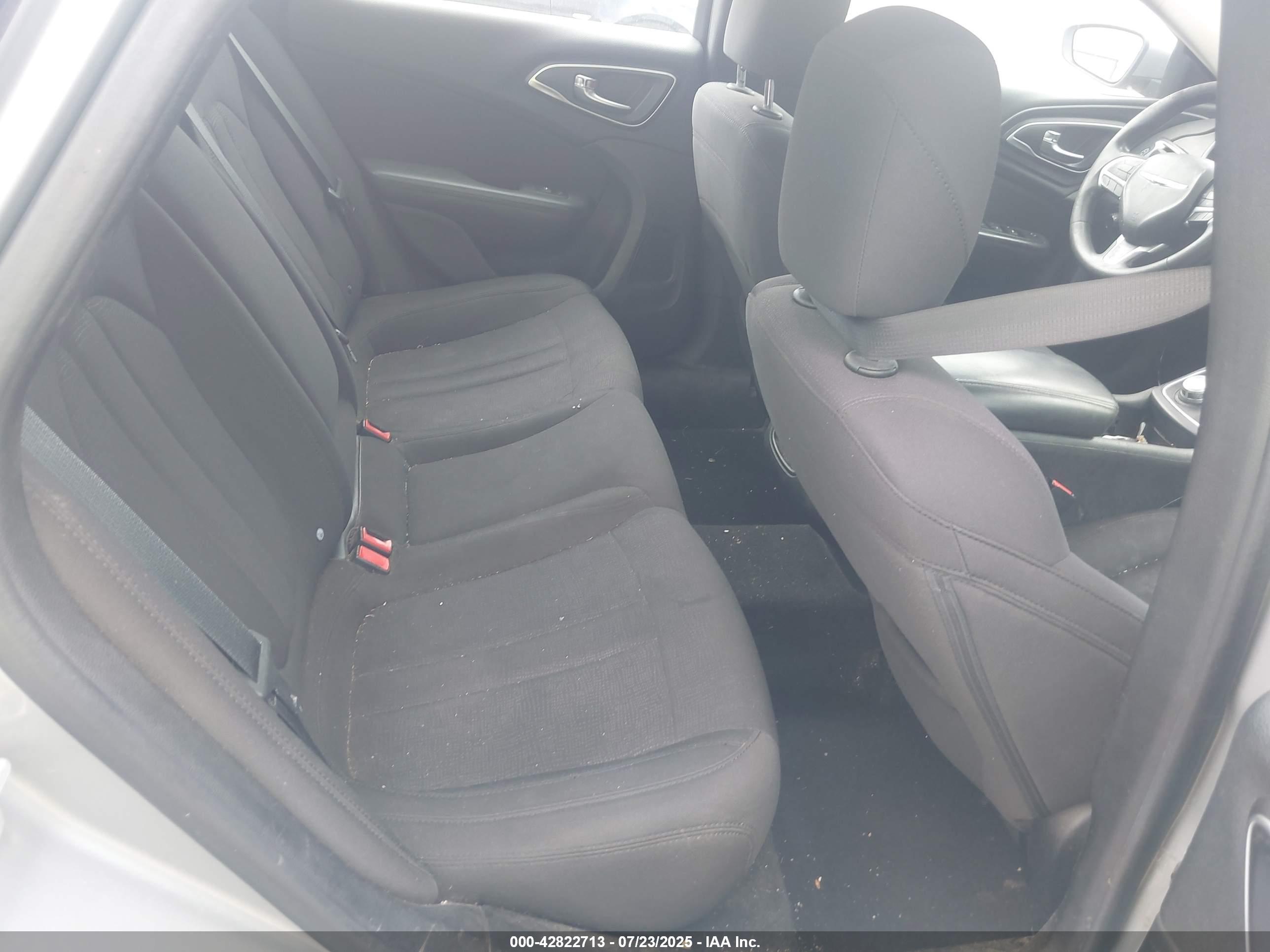 CHRYSLER 200 image 8