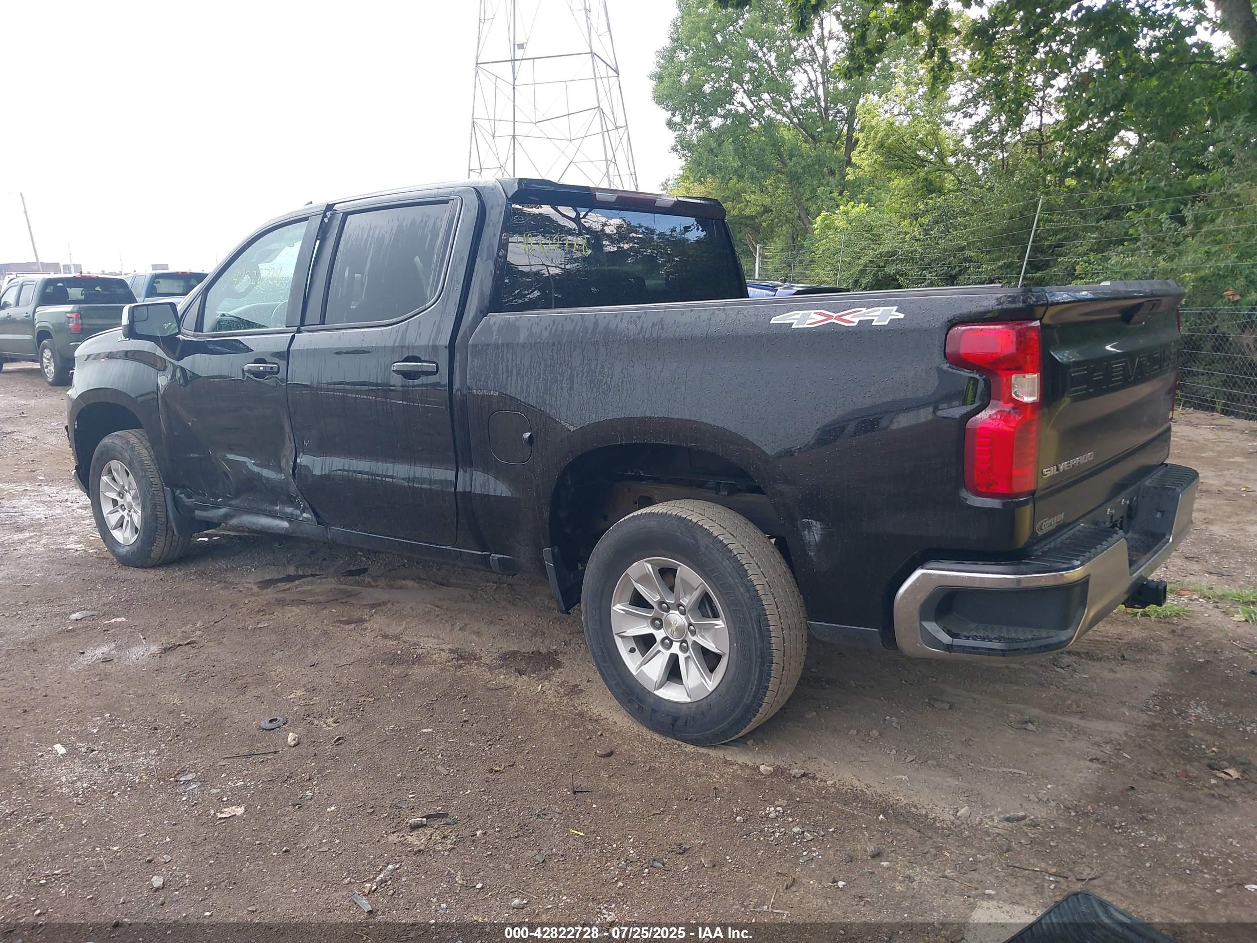 CHEVROLET SILVERADO image 3