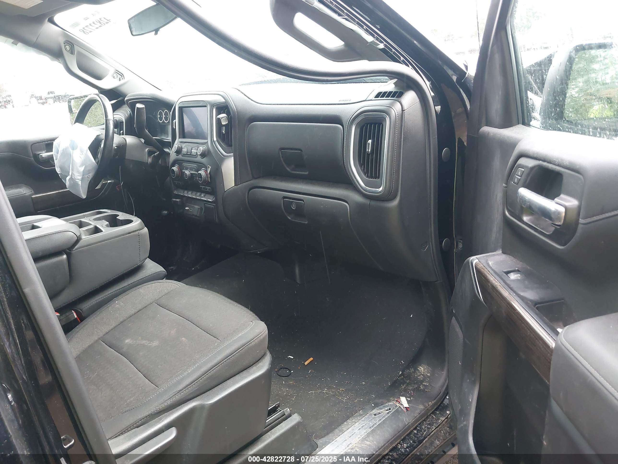 CHEVROLET SILVERADO image 5