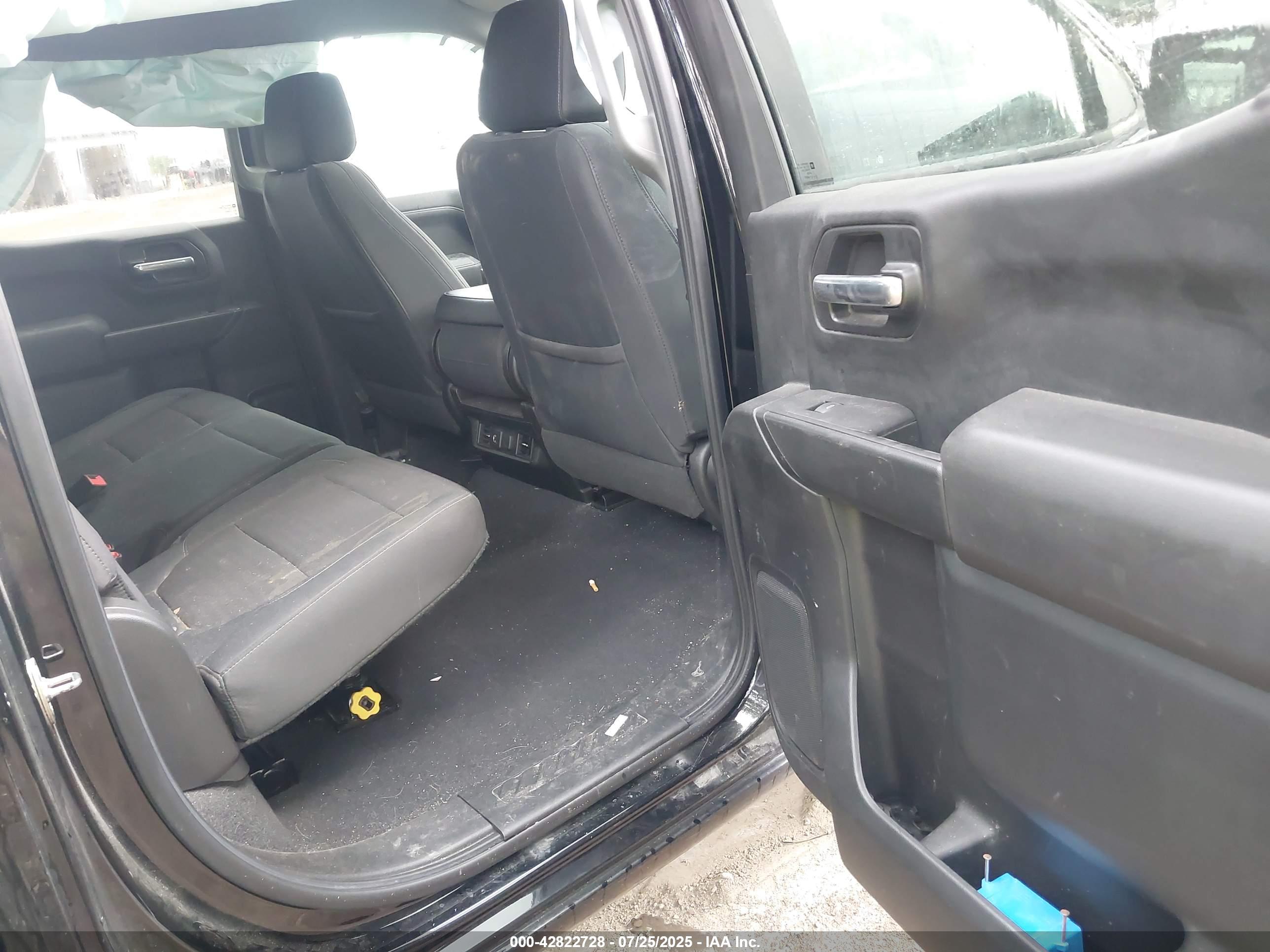 CHEVROLET SILVERADO image 8