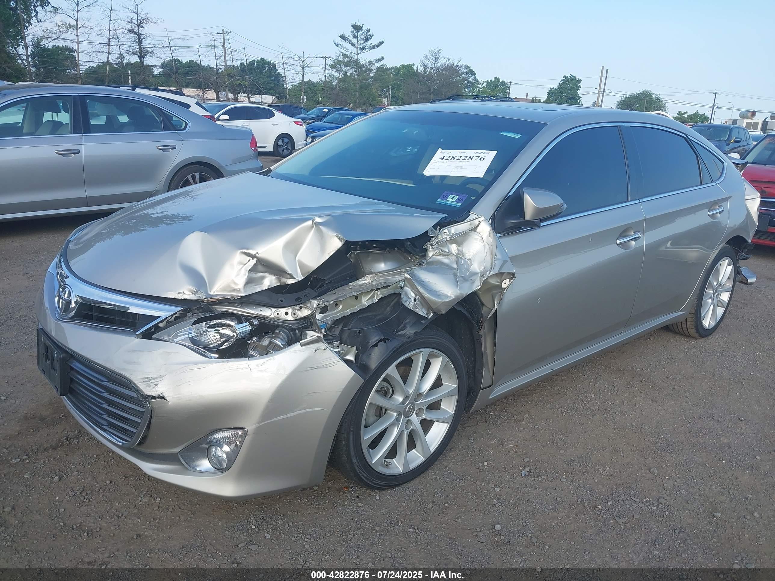 TOYOTA AVALON image 2
