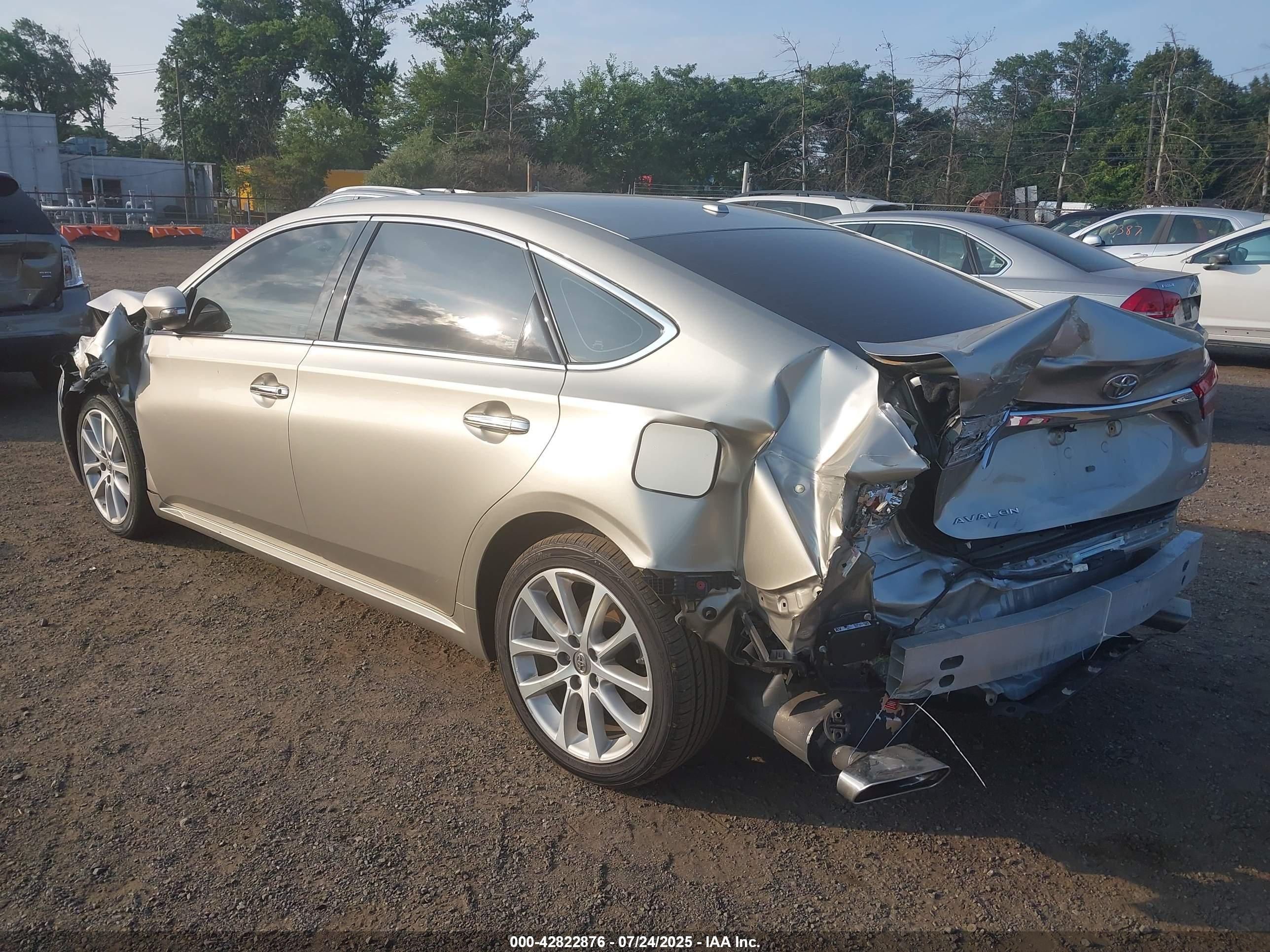 TOYOTA AVALON image 3