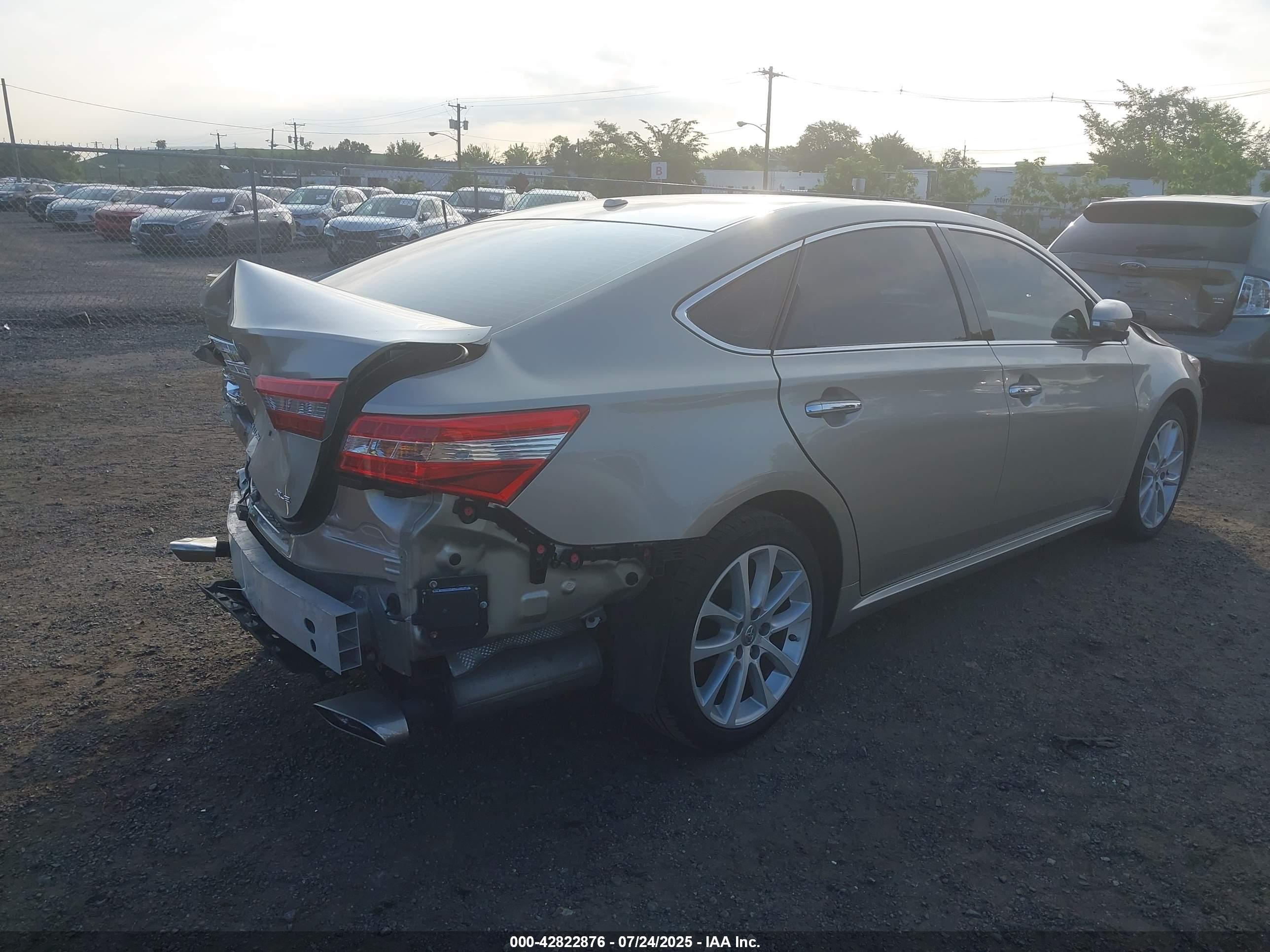 TOYOTA AVALON image 4