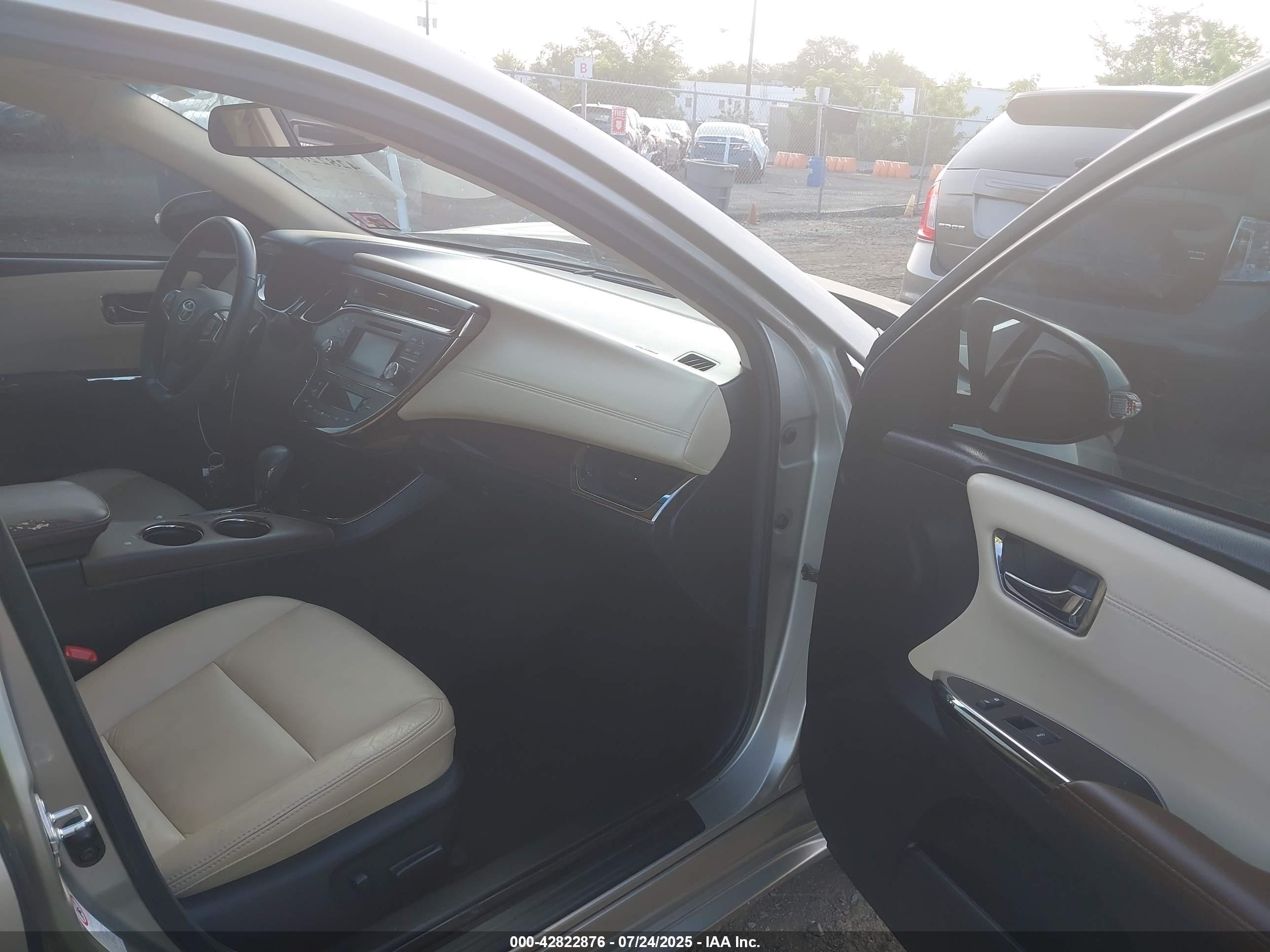 TOYOTA AVALON image 5