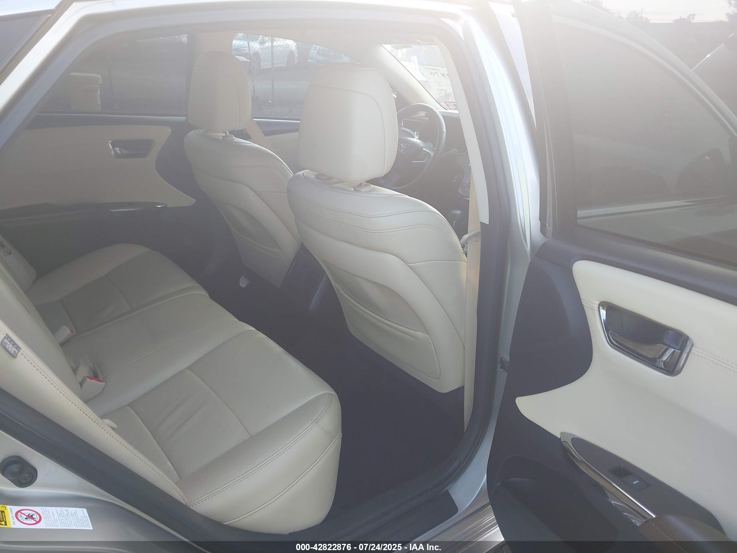 TOYOTA AVALON image 8