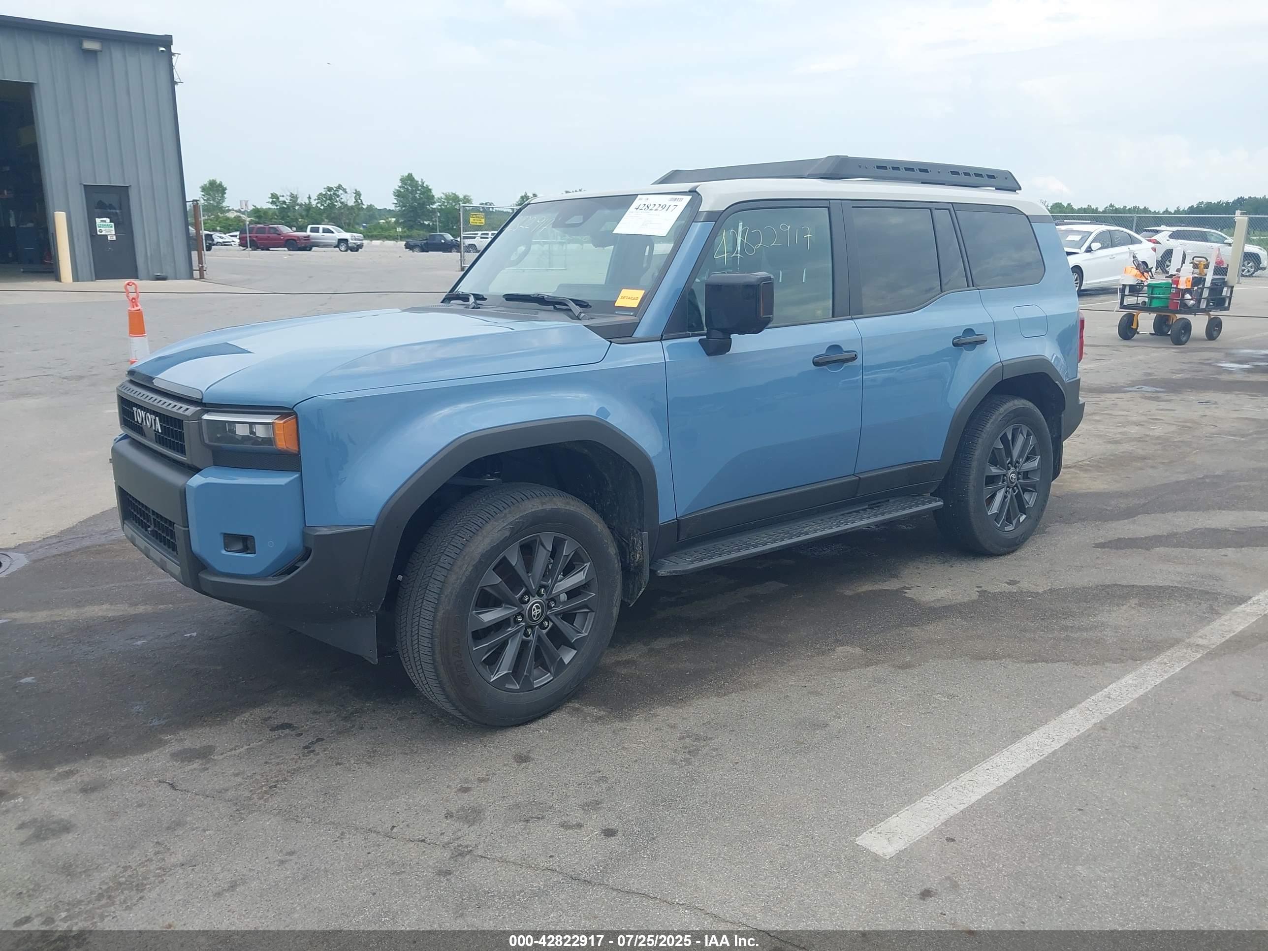 TOYOTA LAND image 2