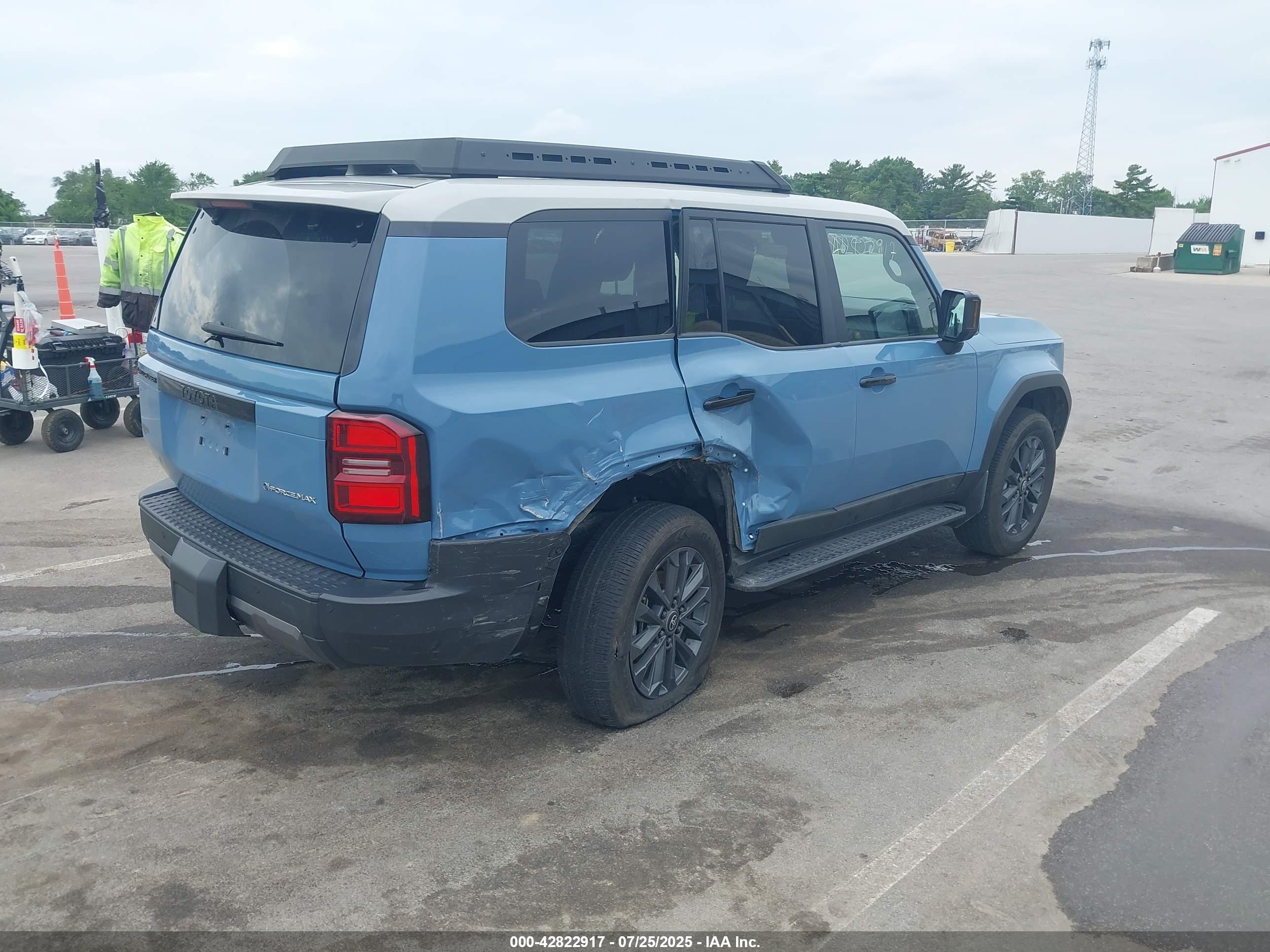 TOYOTA LAND image 4
