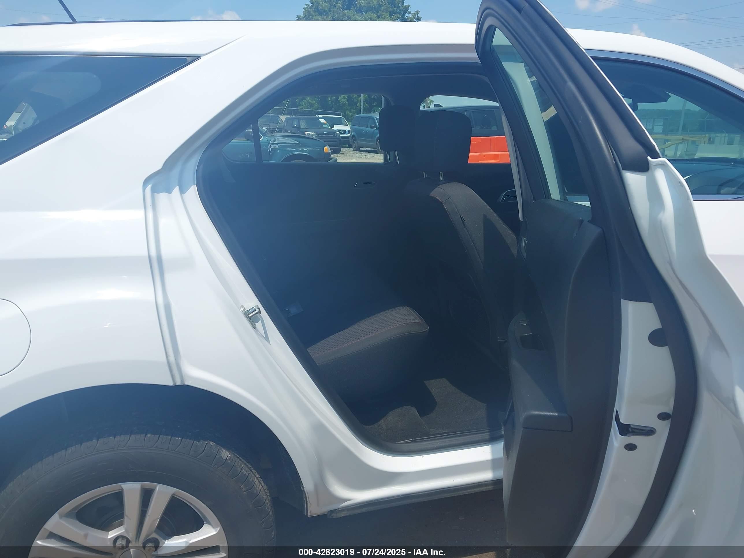 CHEVROLET EQUINOX image 8