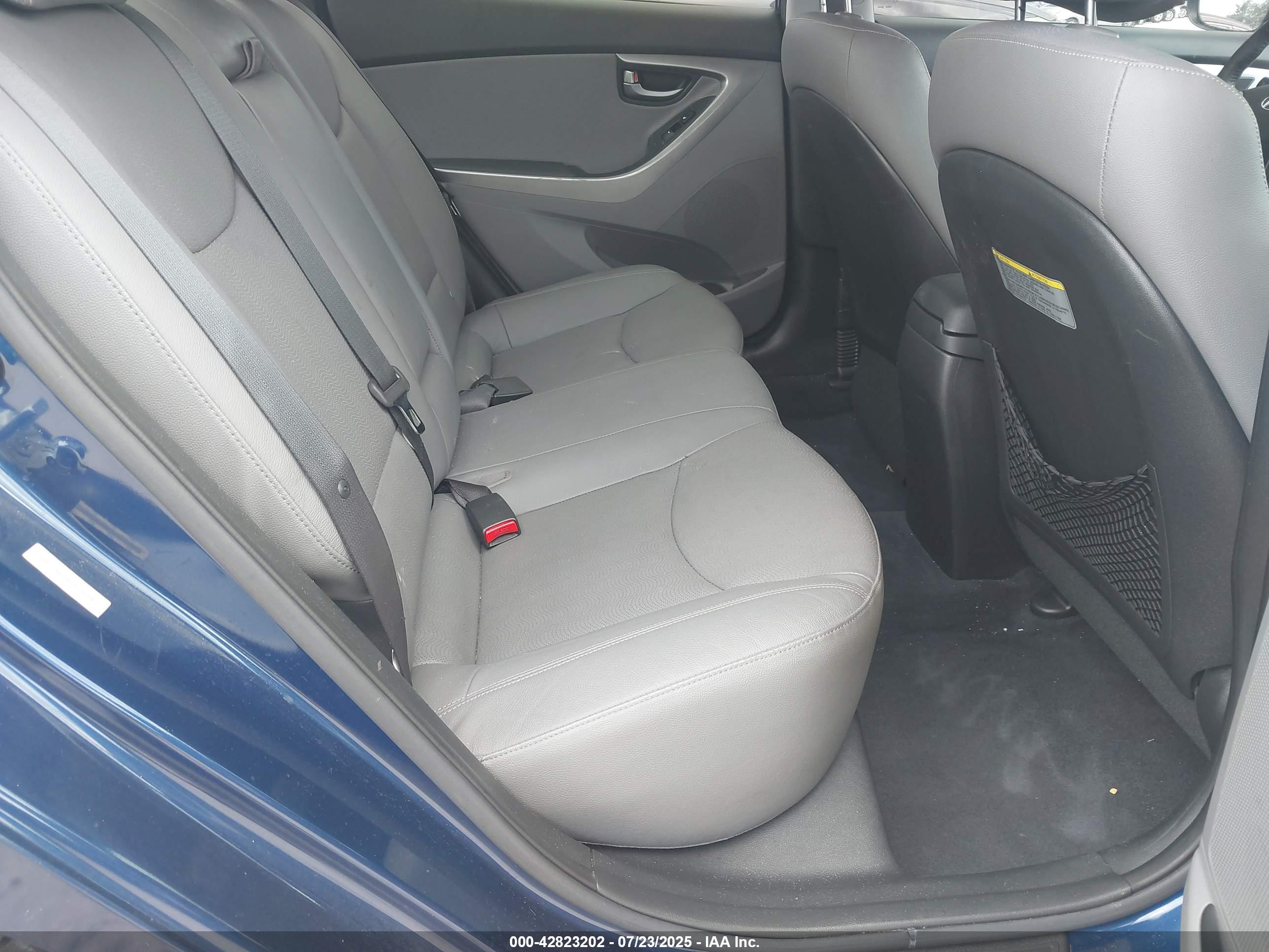 HYUNDAI ELANTRA image 8
