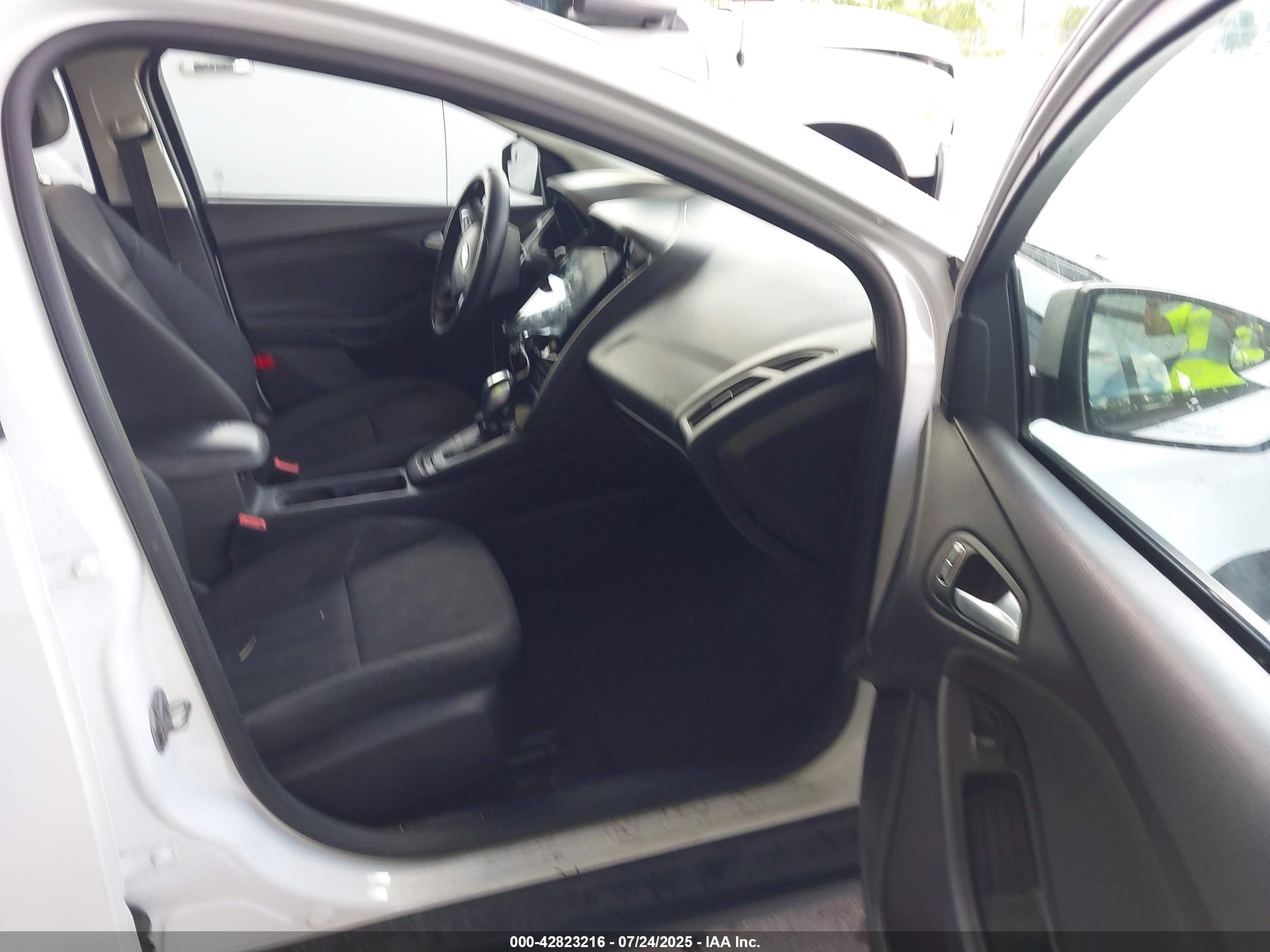FORD FOCUS image 5