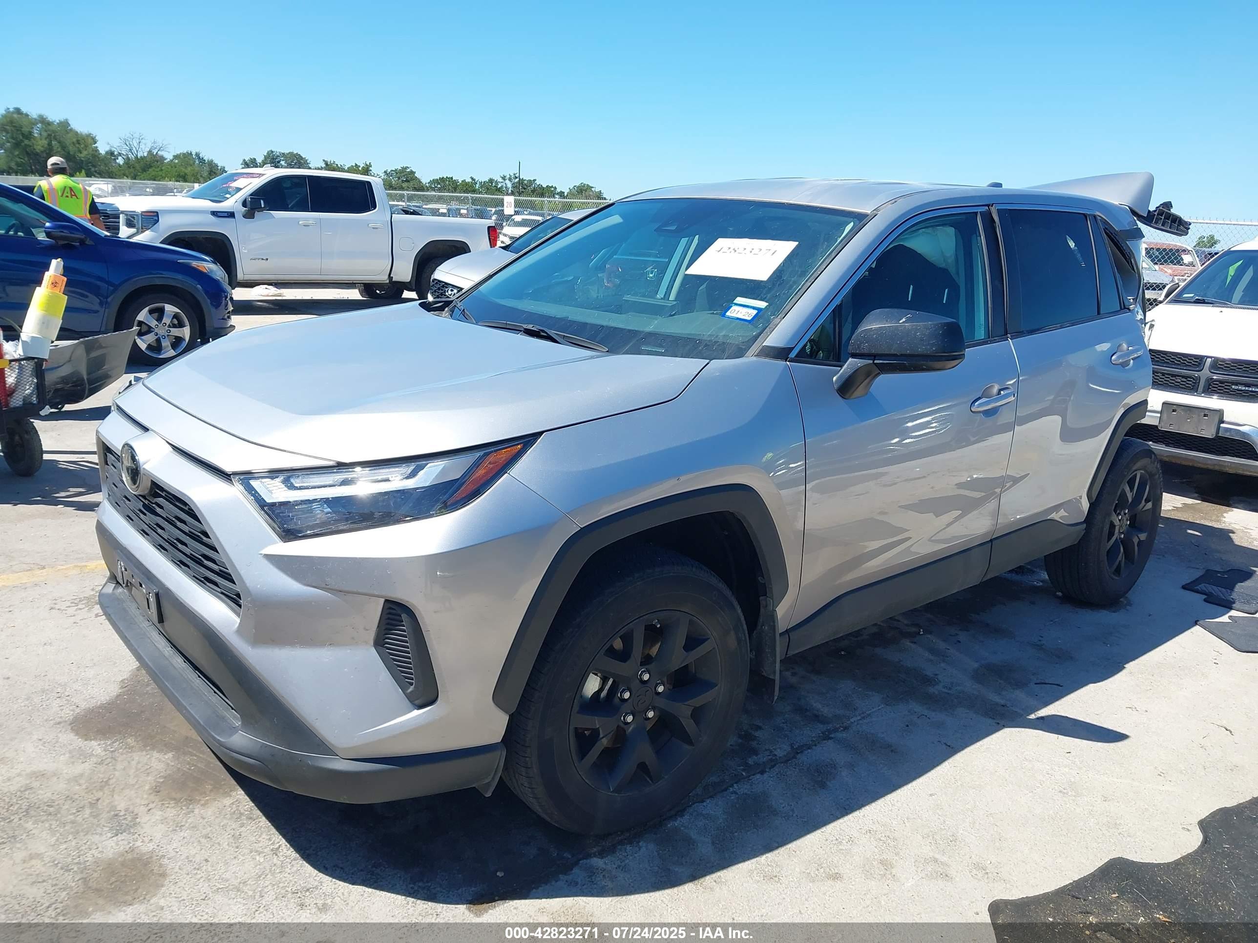 TOYOTA RAV4 image 2